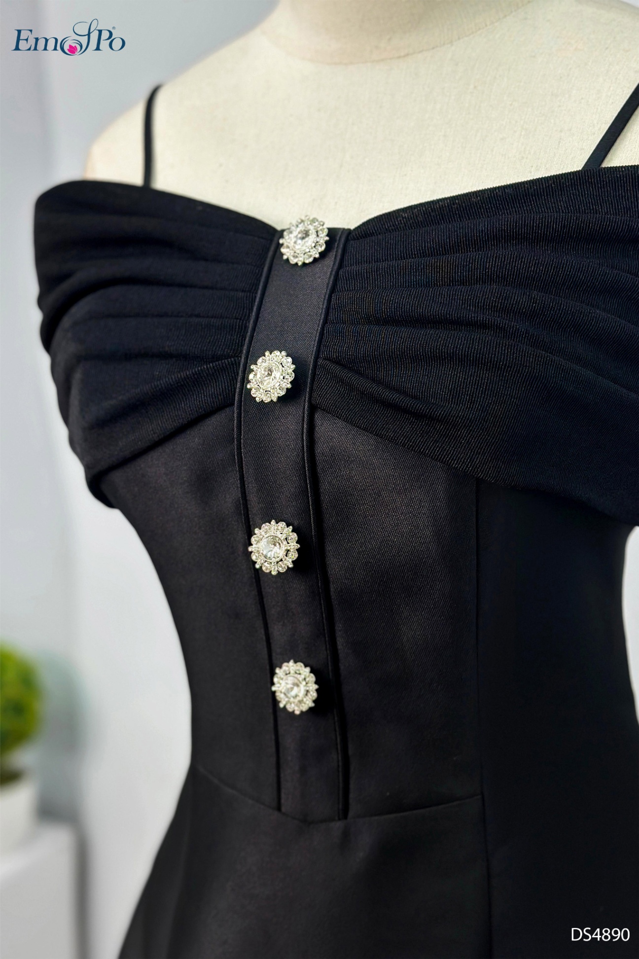 Đầm xòe 2 dây, phối vải thun trễ vai xếp ly, cổ đính hàng đá