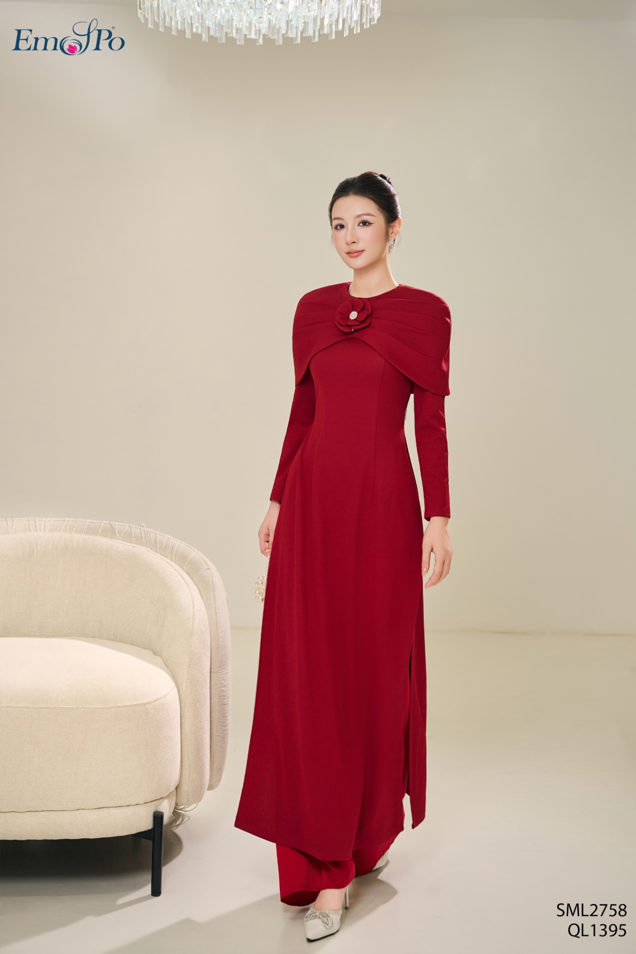 Áo dài cổ tròn đính dải đá và hoa ngực, đi kèm AC0029, đi bộ QL1395