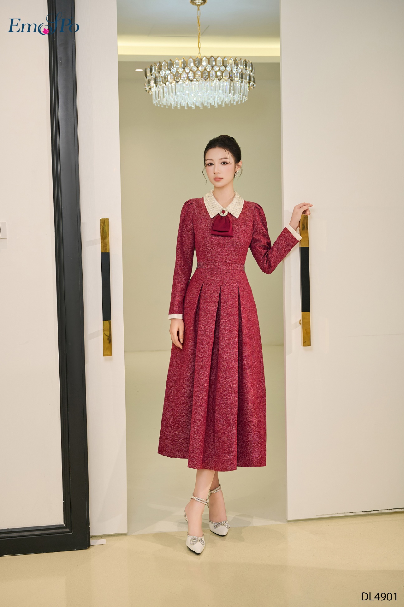 Đầm xòe, chiết eo xếp ly, cổ bẻ phối màu kẹp lưới đính cườm, cài cổ và đai rời