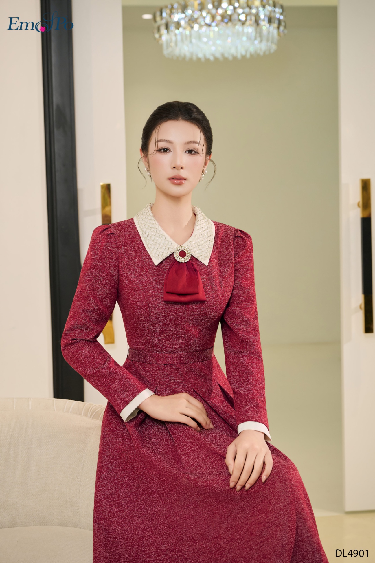 Đầm xòe, chiết eo xếp ly, cổ bẻ phối màu kẹp lưới đính cườm, cài cổ và đai rời