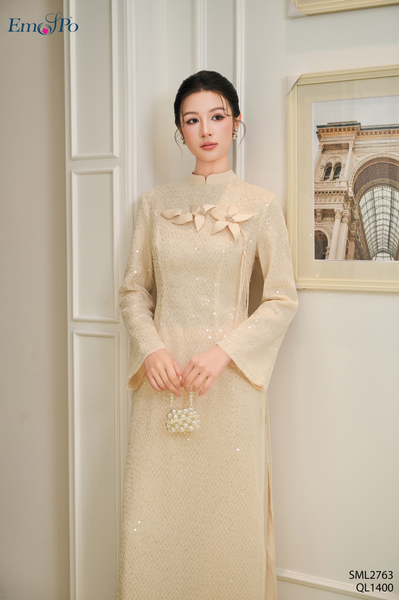 Áo dài ren lưới kim sa, cổ 3 phân, ngực đính hoa, đi bộ QL1400