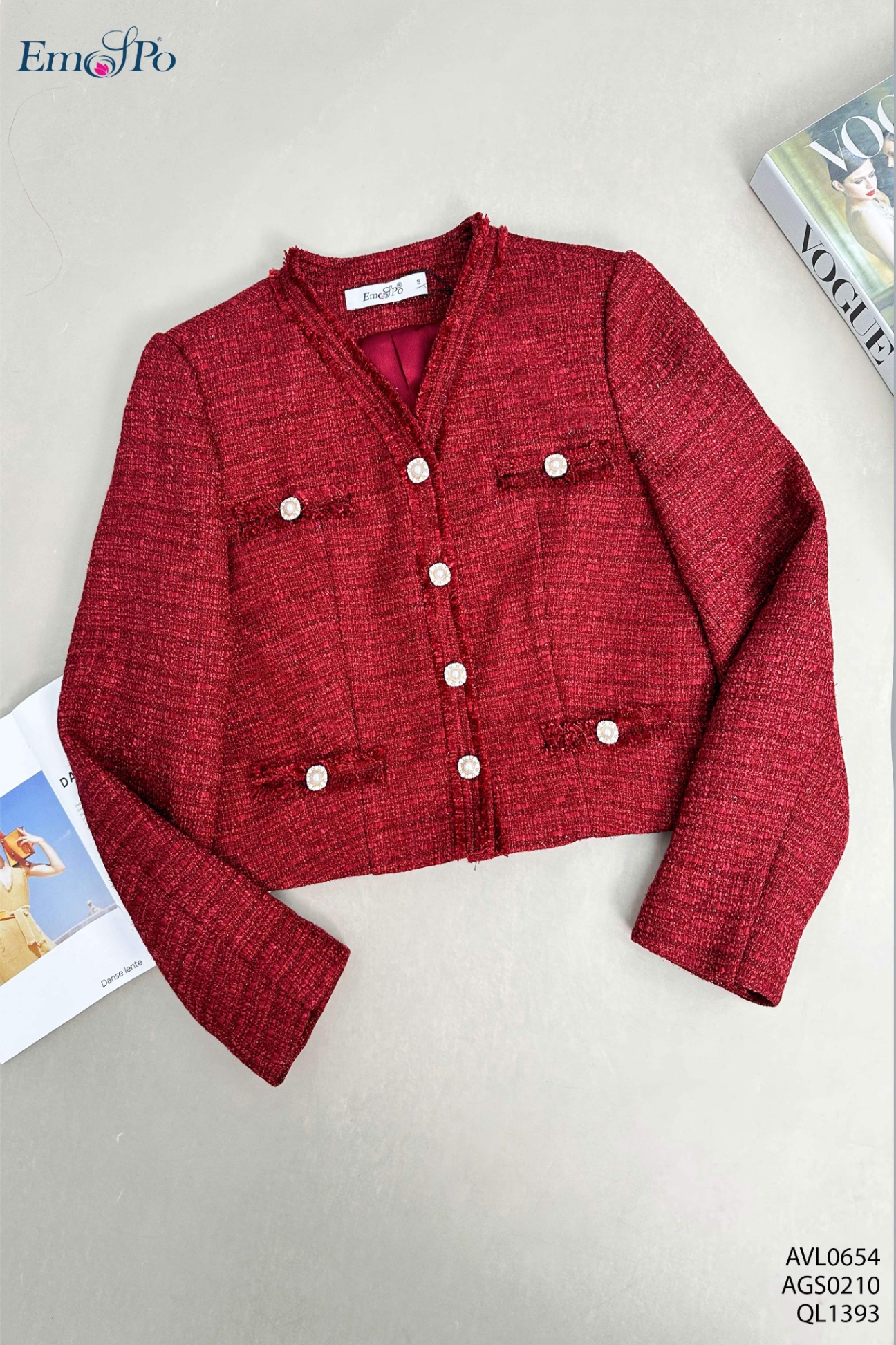 Áo vest cổ tim cài khuy, túi cơi đính cúc
