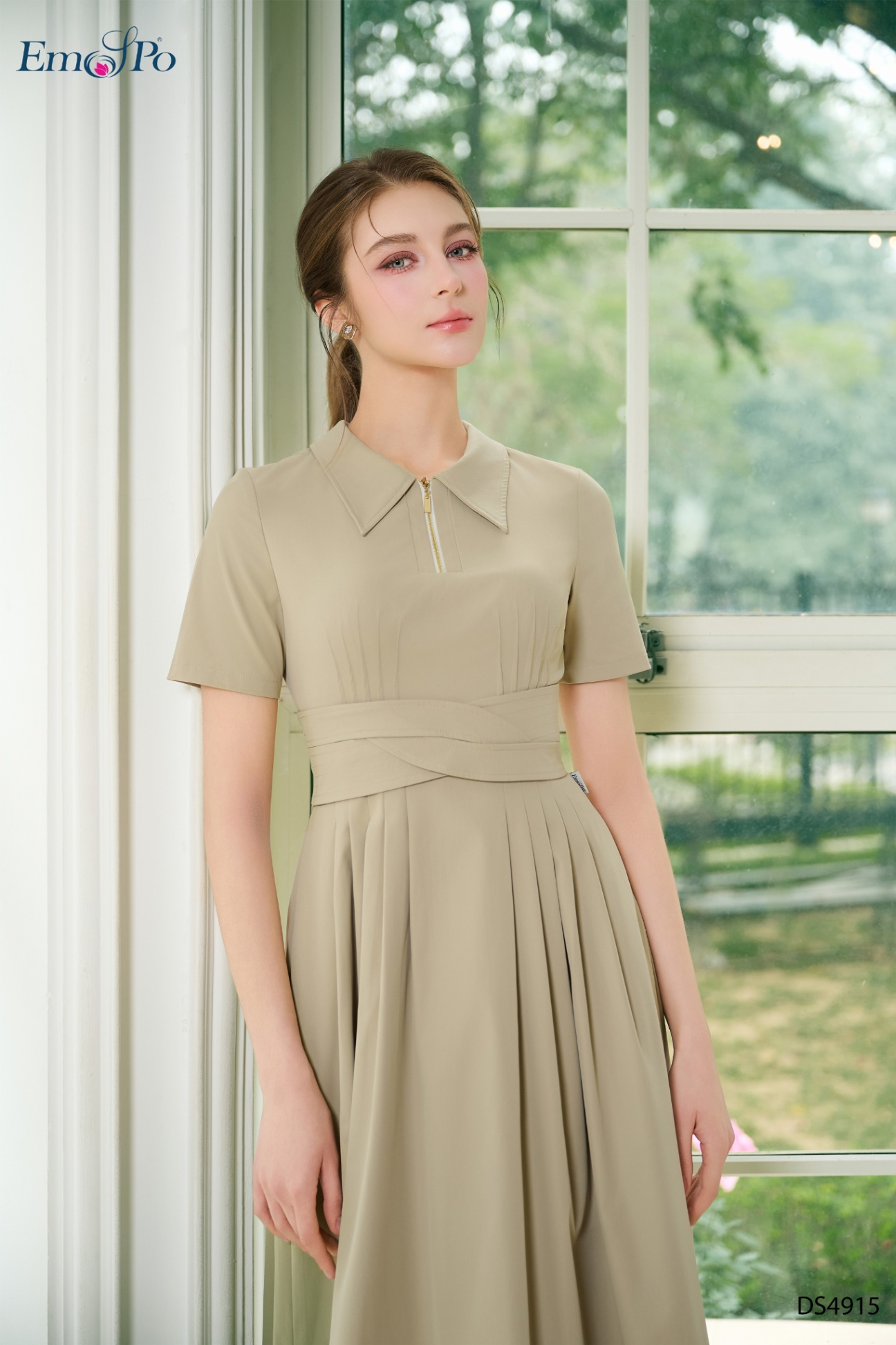 Đầm xòe cổ đức bẻ nhọn kéo khóa, bấu ly thân, đai eo