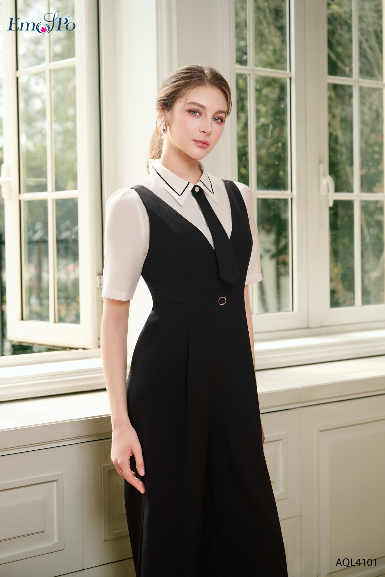 Jumpsuit gile phối sơ mi, cài khuy đá, cà vạt cài rời