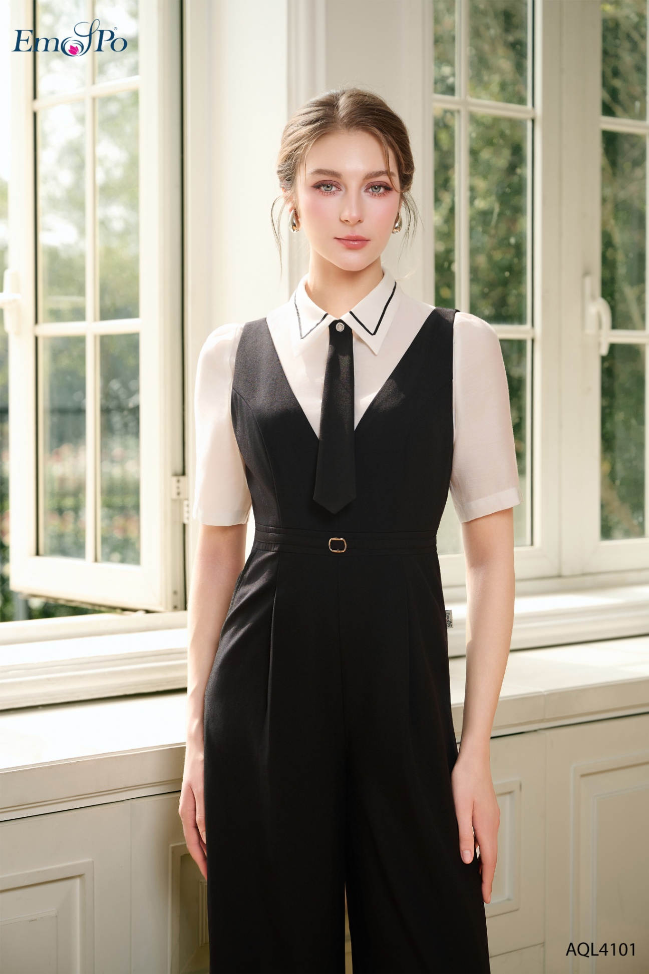 Jumpsuit gile phối sơ mi, cài khuy đá, cà vạt cài rời