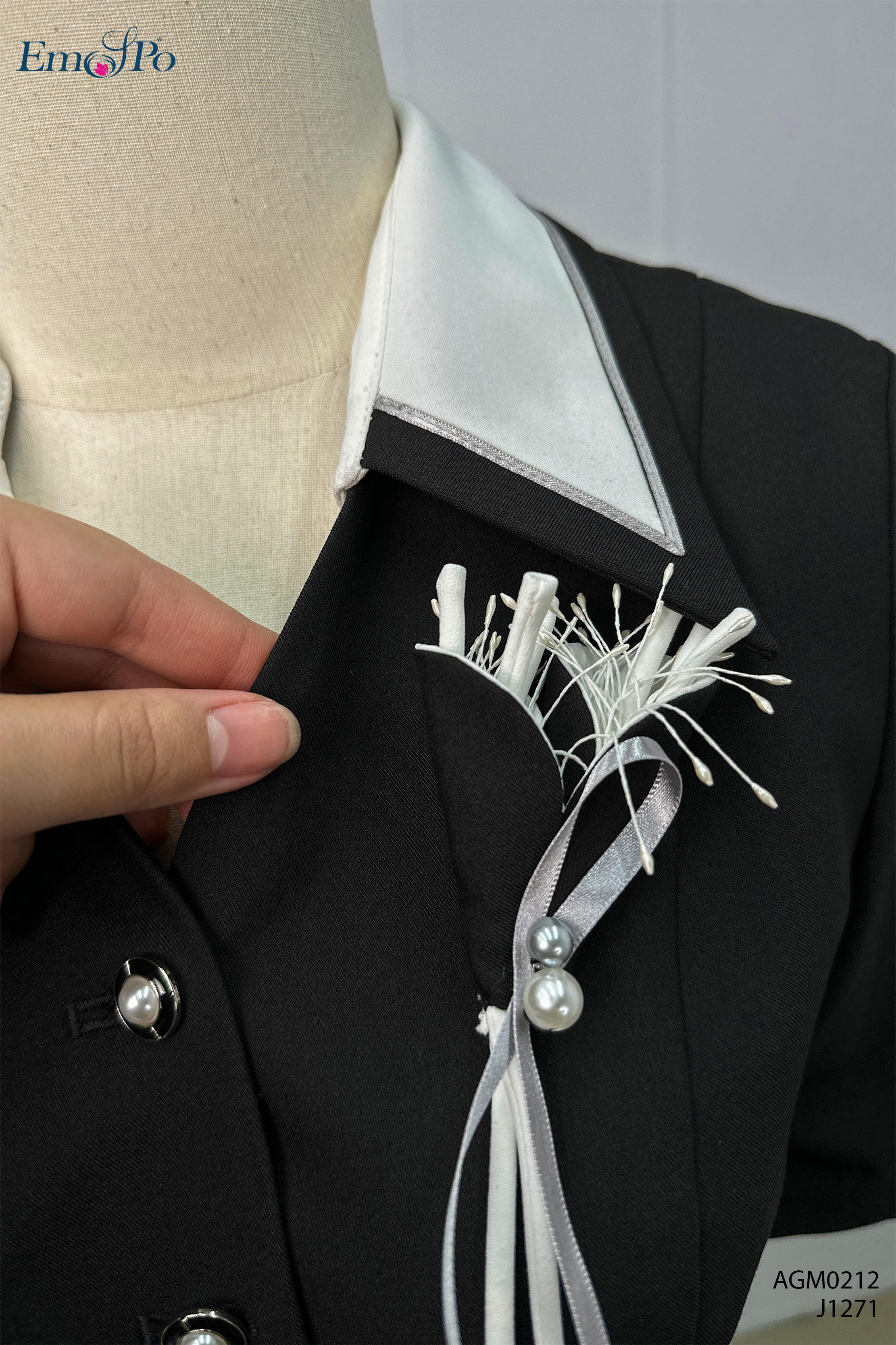 Áo ký giả cổ tim, cổ sơ mi phối màu và hoa cài rời, đi bộ J1271