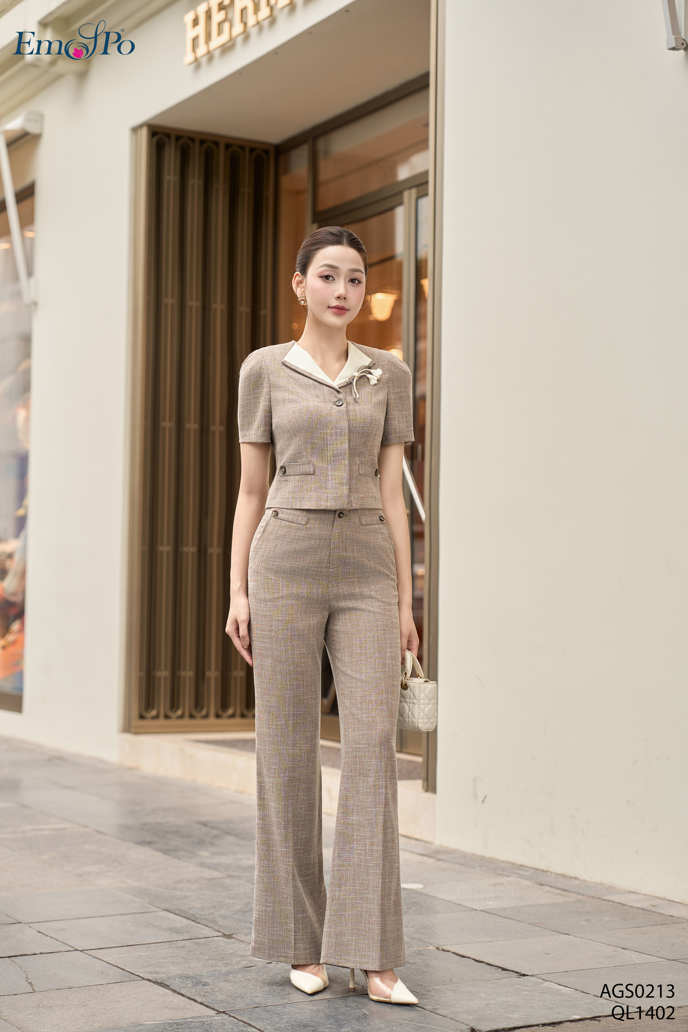 Áo ký giả dáng lửng, cổ bẻ phối màu, hoa cài rời, đi bộ QL1402