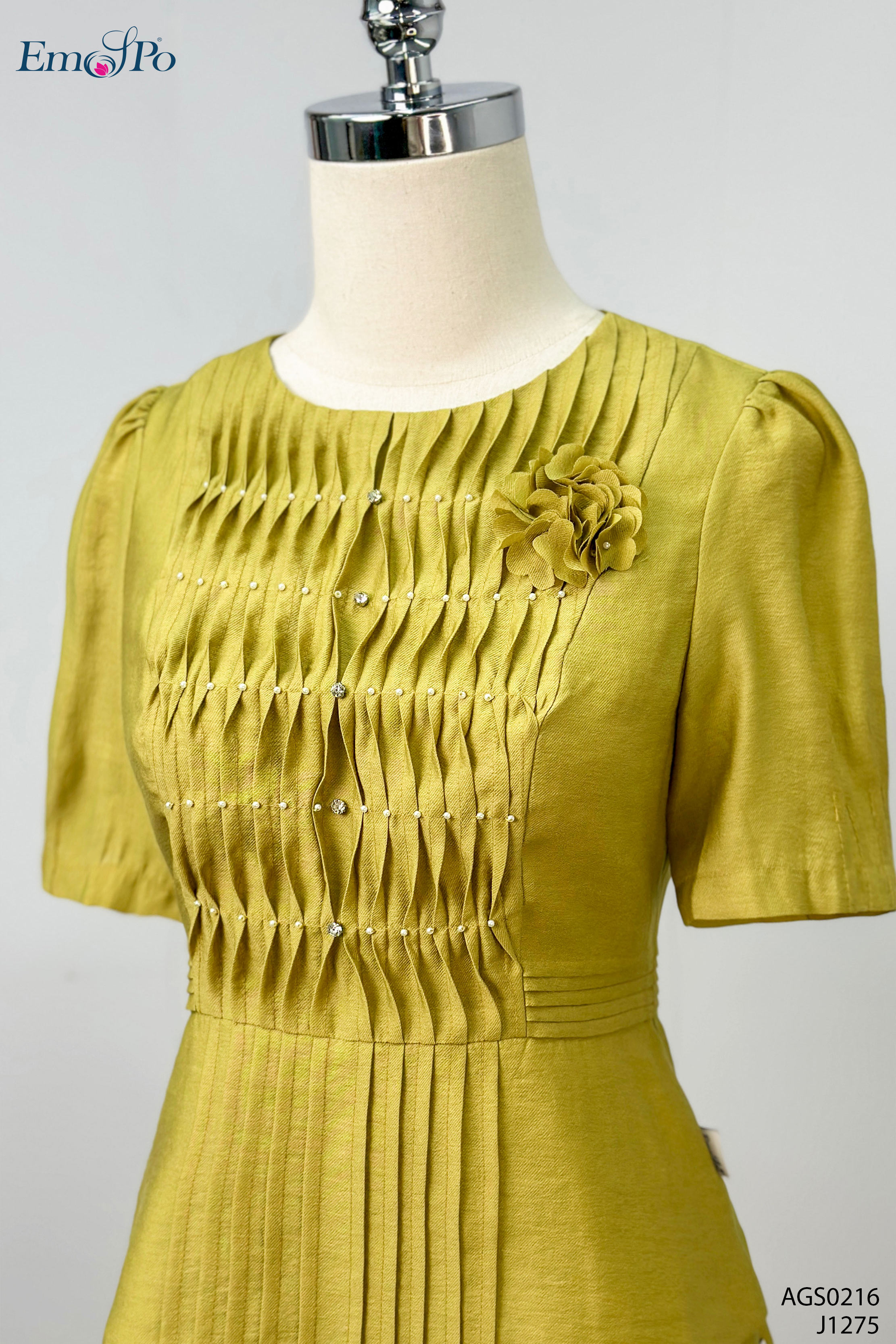 Áo ký giả dáng peplum, cổ tròn bấu lý đính đá & ngọc trai, hoa cài rời, đi bộ J1275