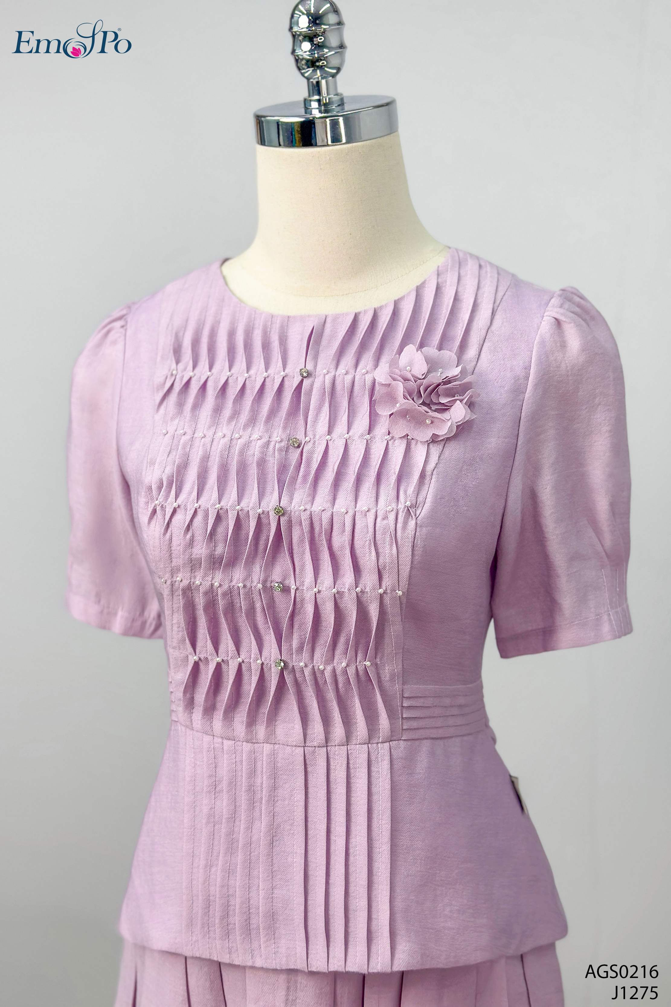 Áo ký giả dáng peplum, cổ tròn bấu lý đính đá & ngọc trai, hoa cài rời, đi bộ J1275
