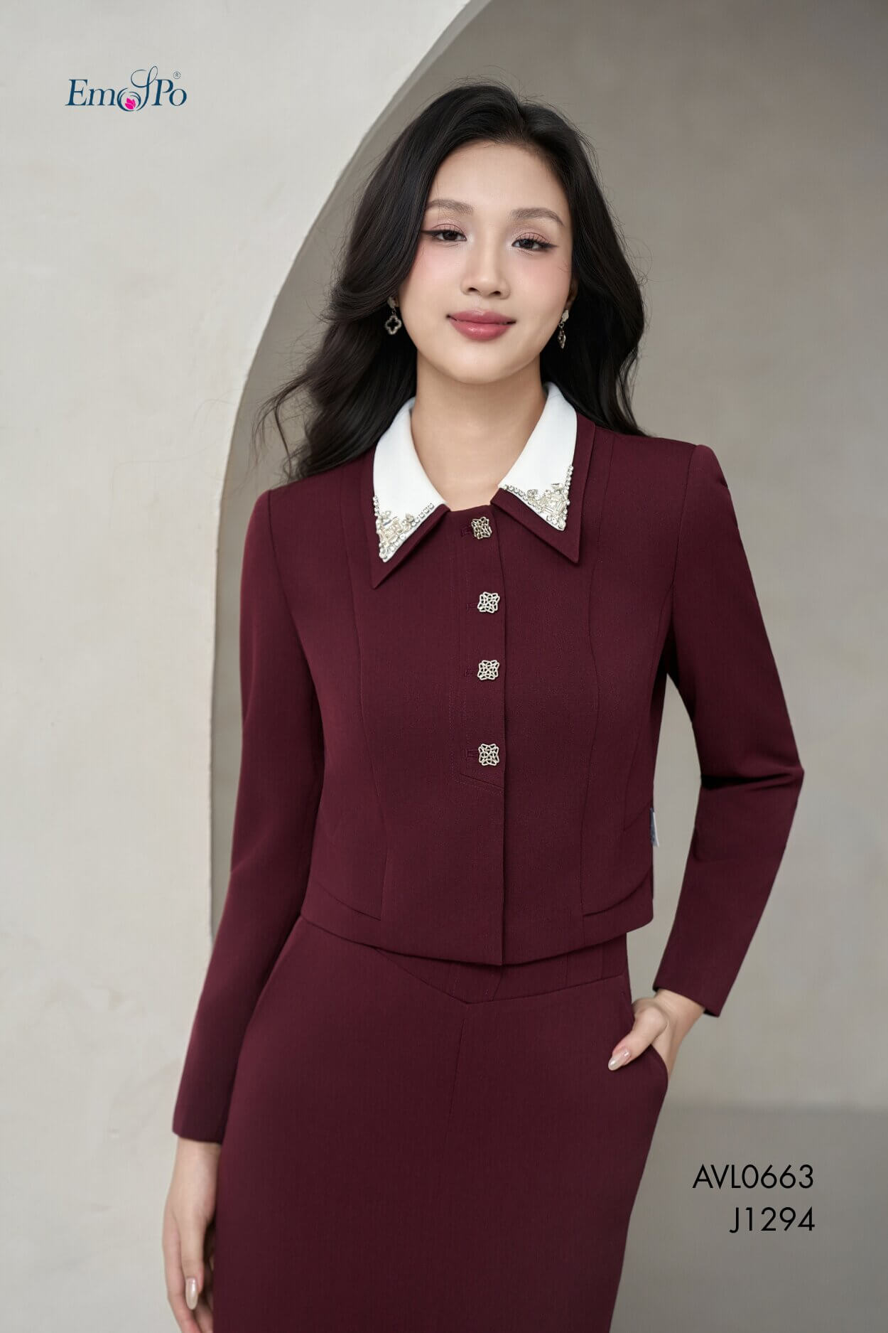 Áo vest dáng lửng, cổ bẻ phối màu đính đá, có thể tháo rời, mix J1294 & QL1422