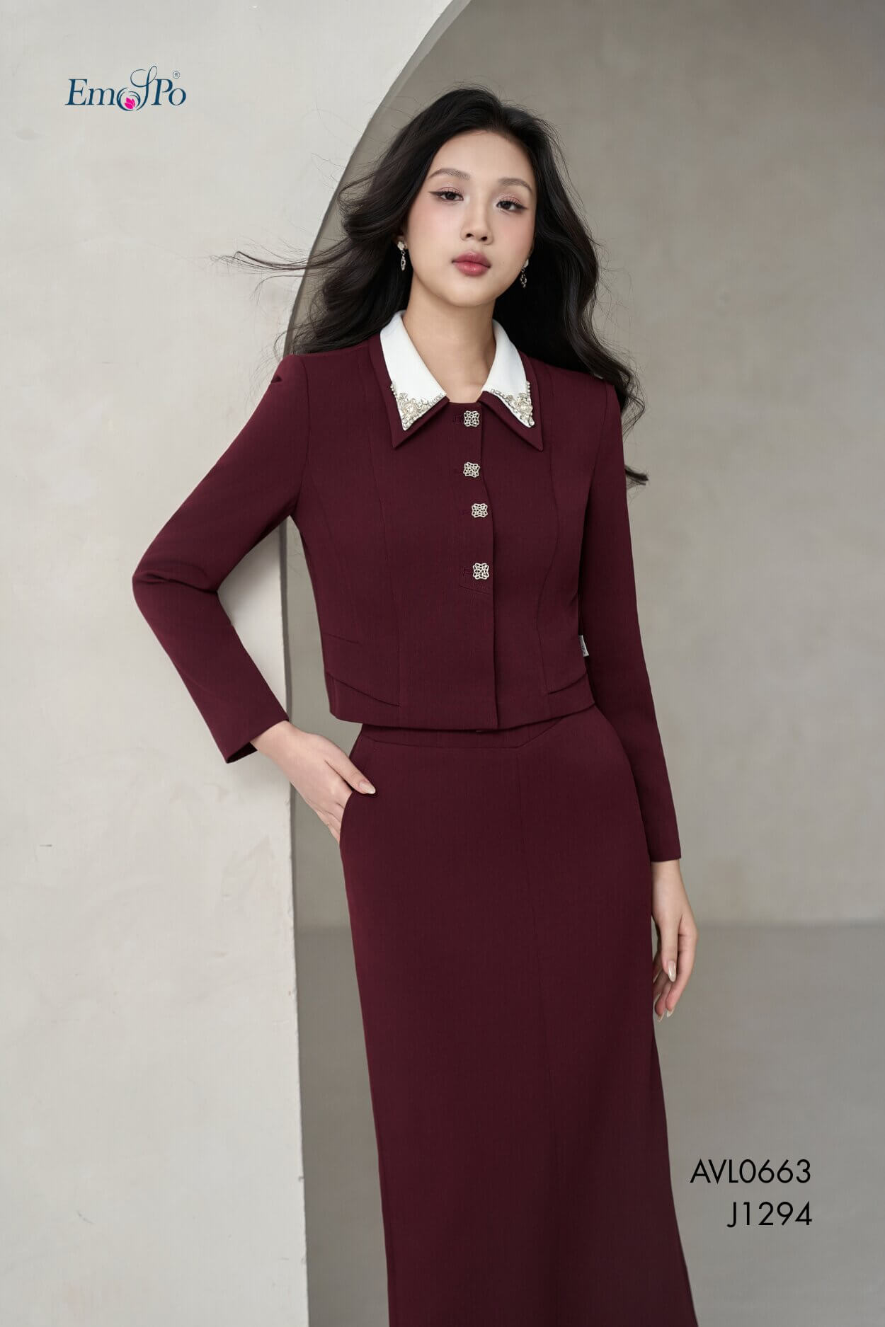 Áo vest dáng lửng, cổ bẻ phối màu đính đá, có thể tháo rời, mix J1294 & QL1422