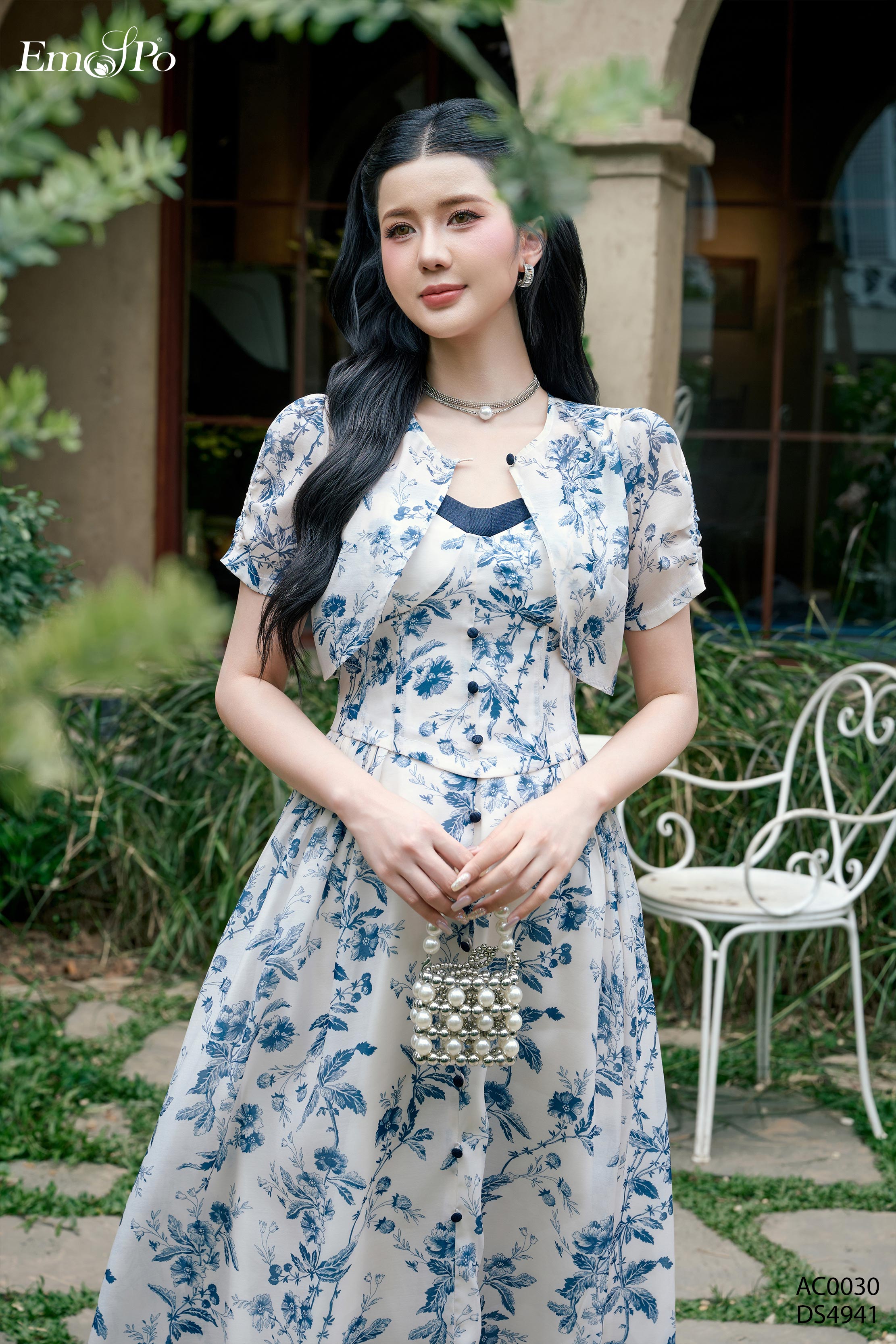 Đầm 2 dây xòe, cổ phối viền, đính cúc, chun lưng, đi kèm AC0030