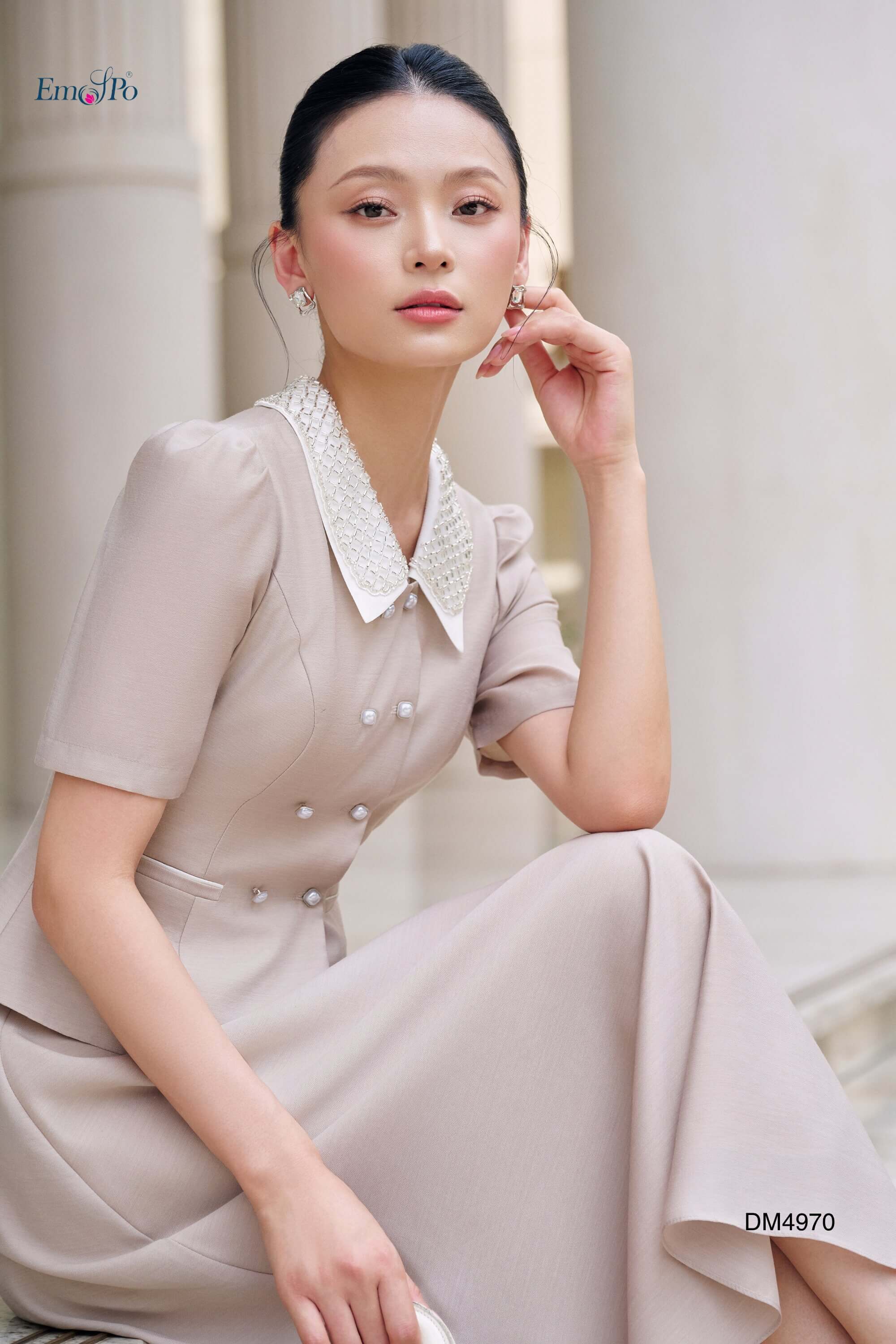 Đầm A dáng peplum, cổ bẻ phối màu kẹp lưới đính cườm, cài giao 2 hàng khuy