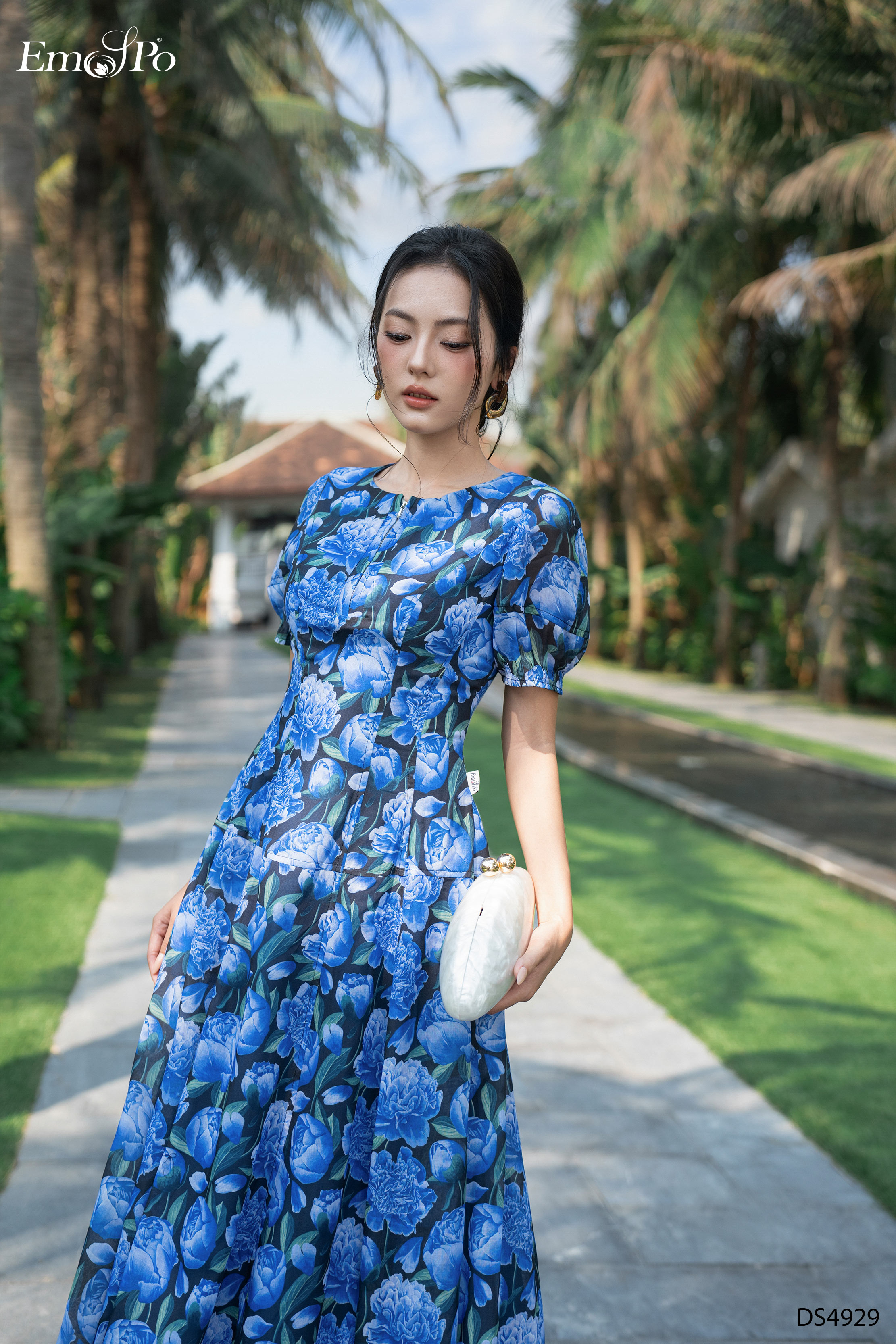 Đầm hoa xòe, cổ tròn kéo khóa KL, chiết eo