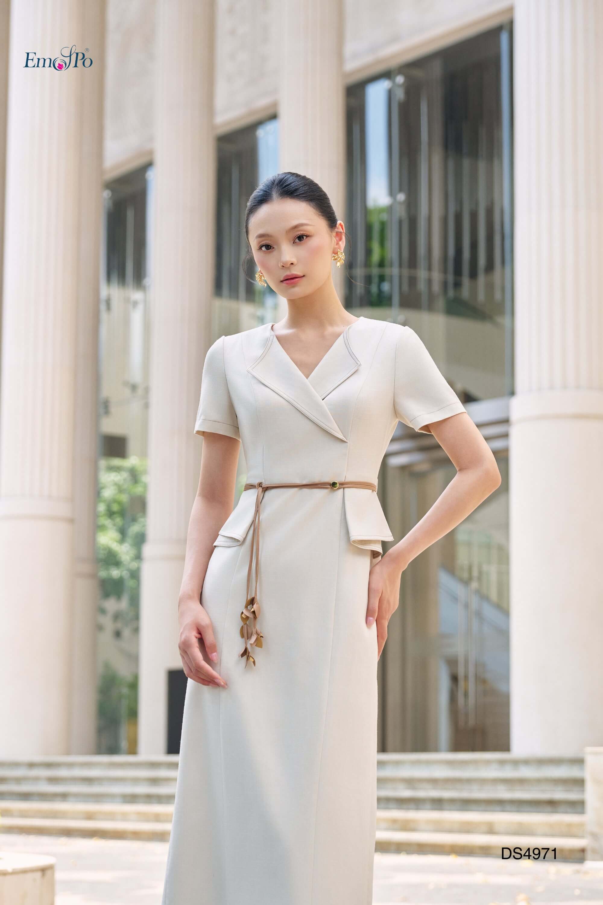 Đầm ôm cổ bẻ ve, xẻ sau, eo tà bong, đai da rời