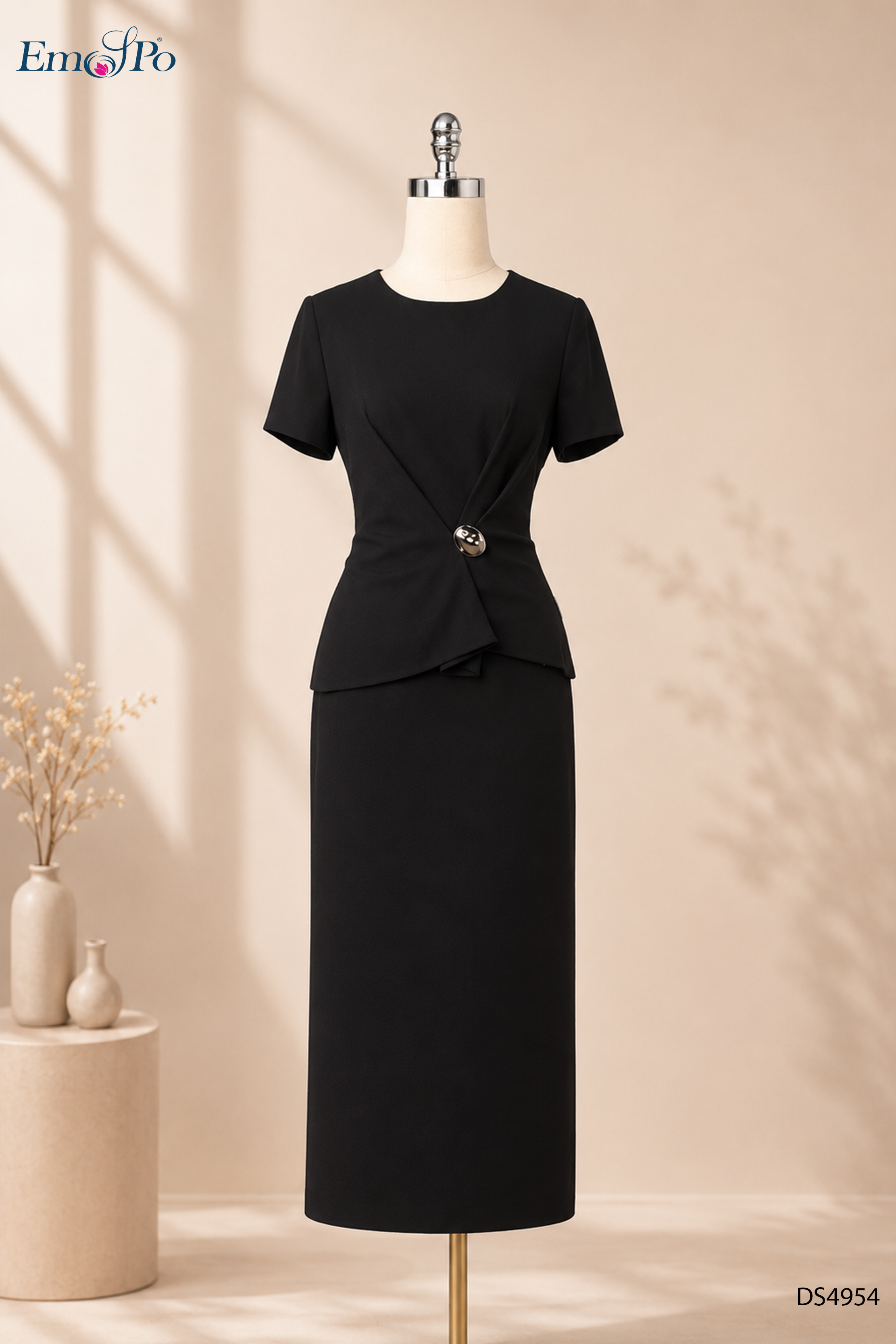 Đầm ôm cổ tròn, dáng peplum cài KL, xẻ sau