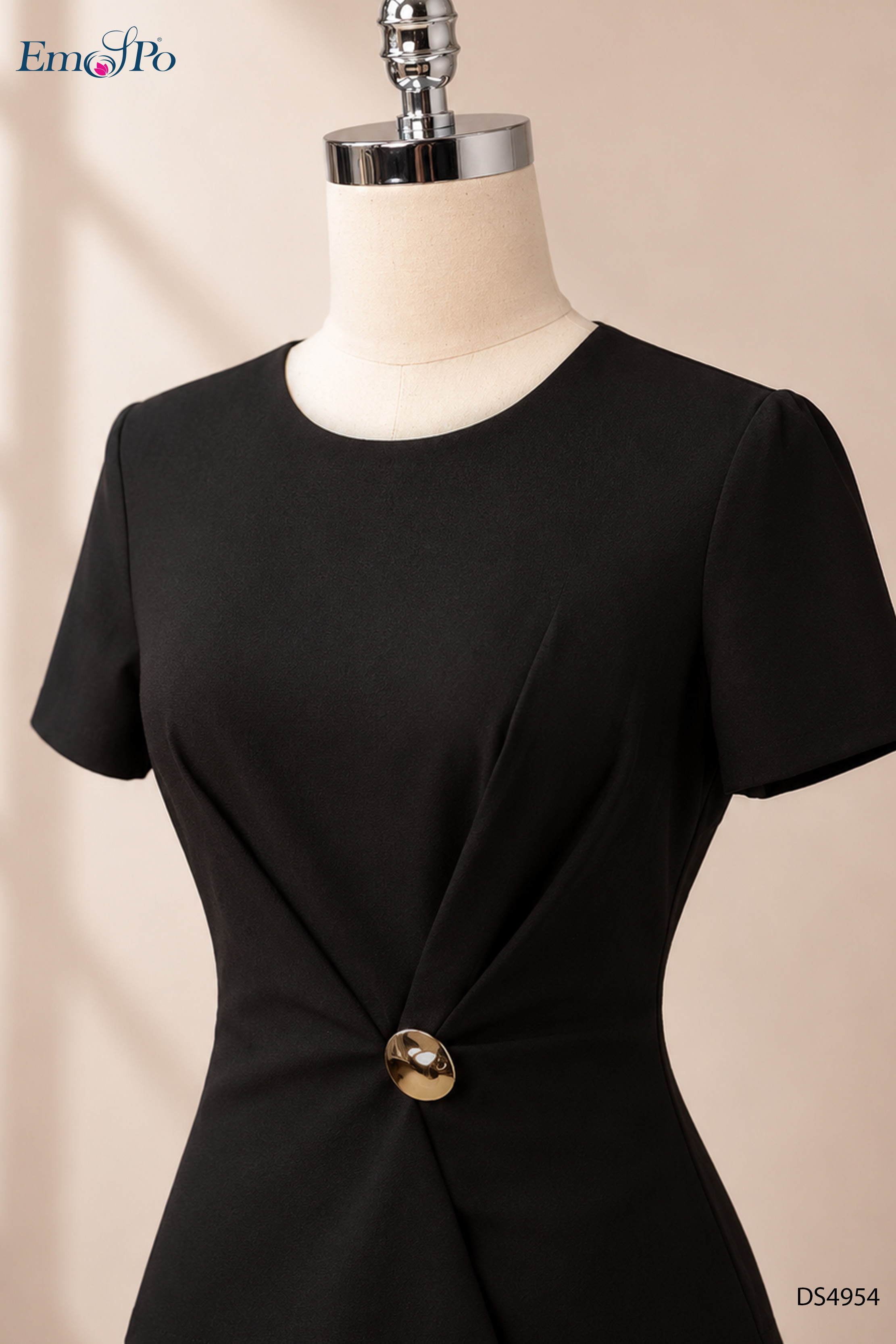 Đầm ôm cổ tròn, dáng peplum cài KL, xẻ sau