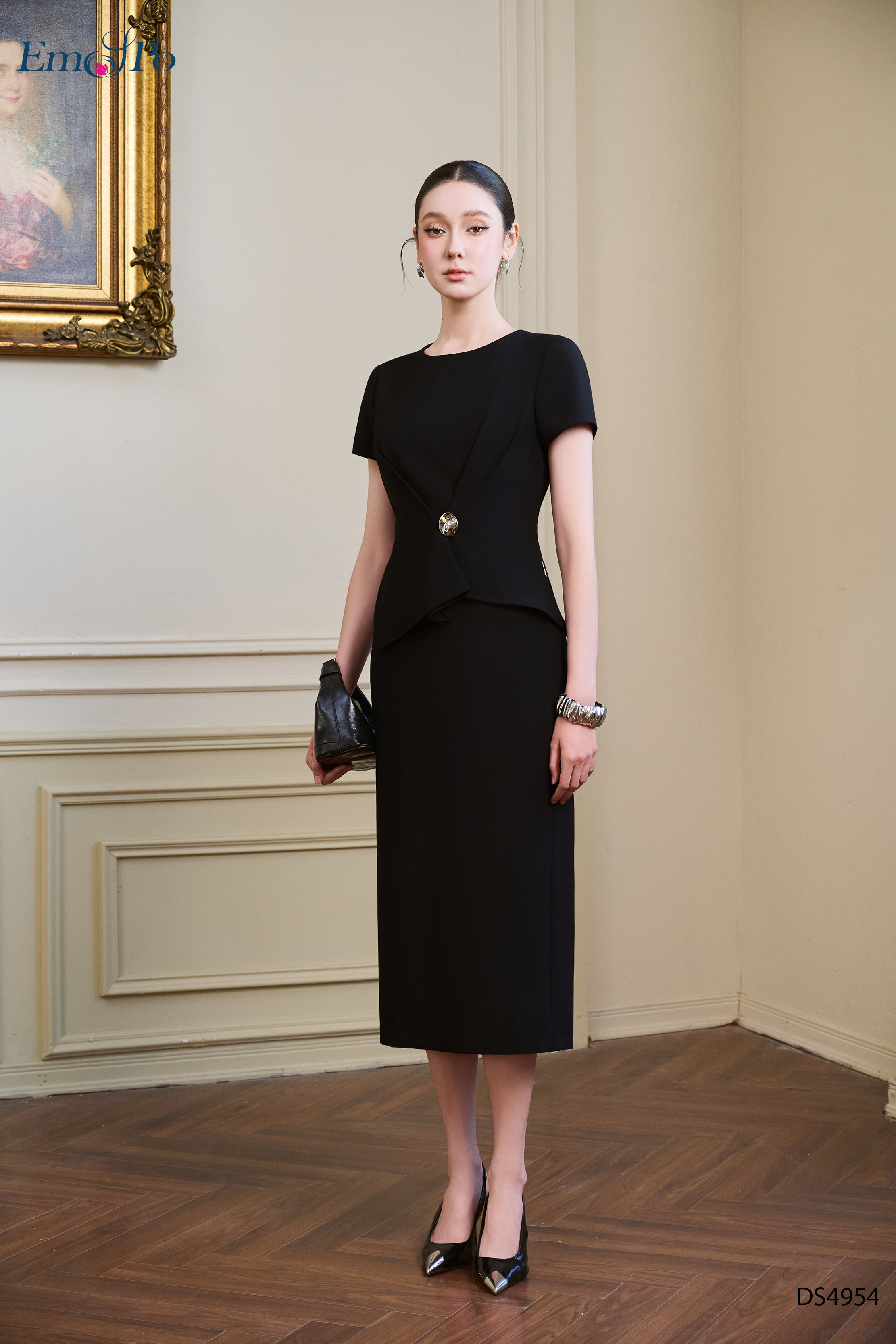 Đầm ôm cổ tròn, dáng peplum cài KL, xẻ sau