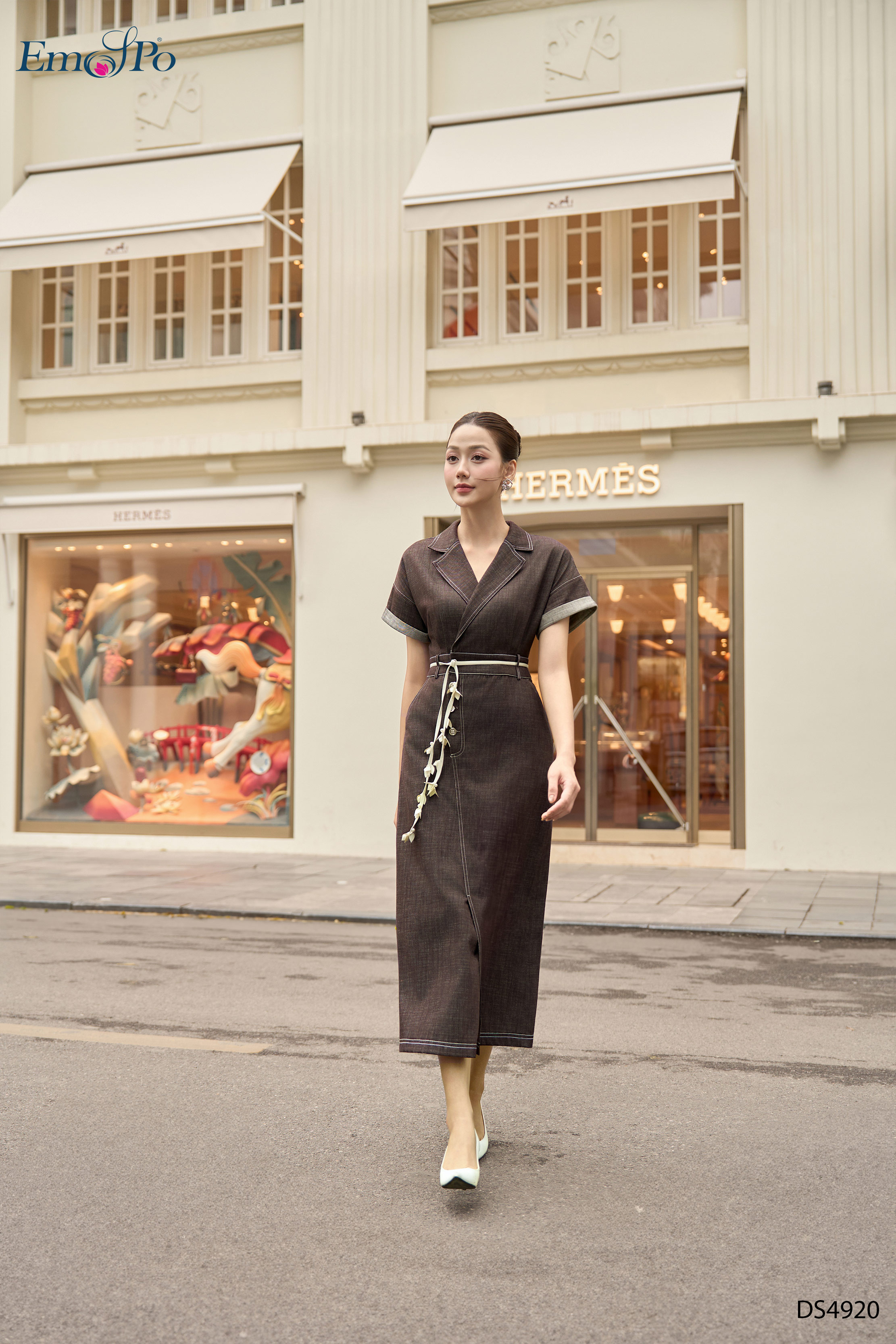 Đầm ôm xẻ trước, cổ bẻ ve, đai dây da hoa rời