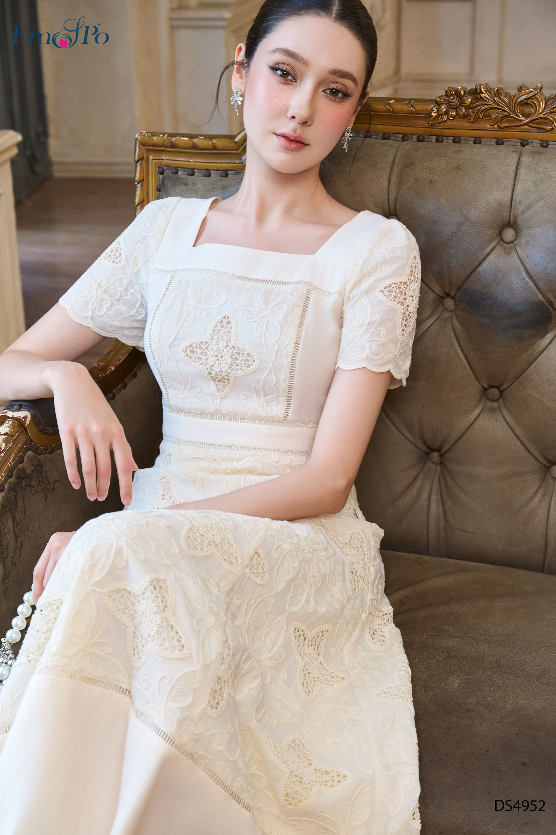 Đầm thô xòe phối ren, cổ vuông chiết eo