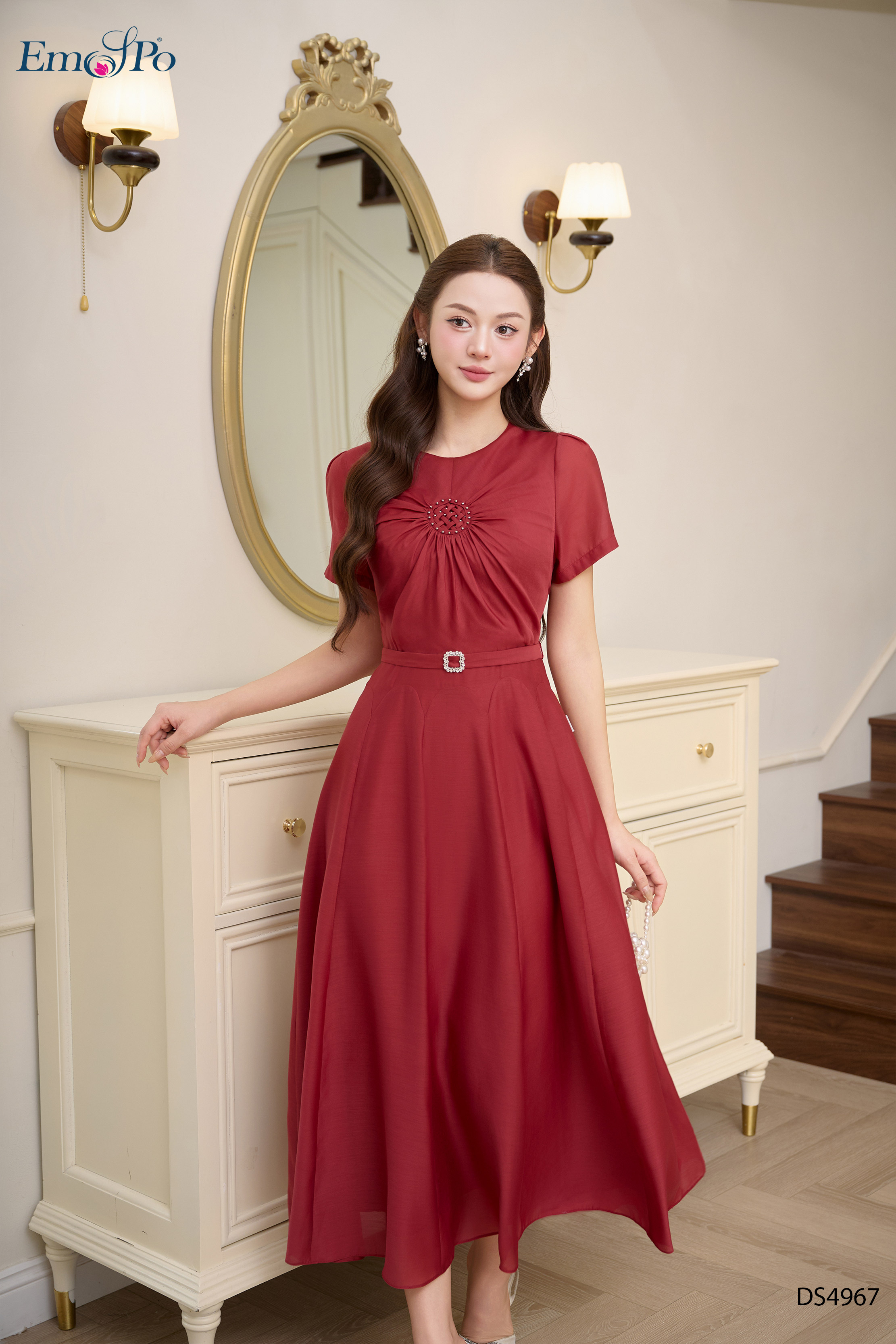 Đầm tơ xòe, cổ tròn, ngực đan dây đính pha lê, đai rời