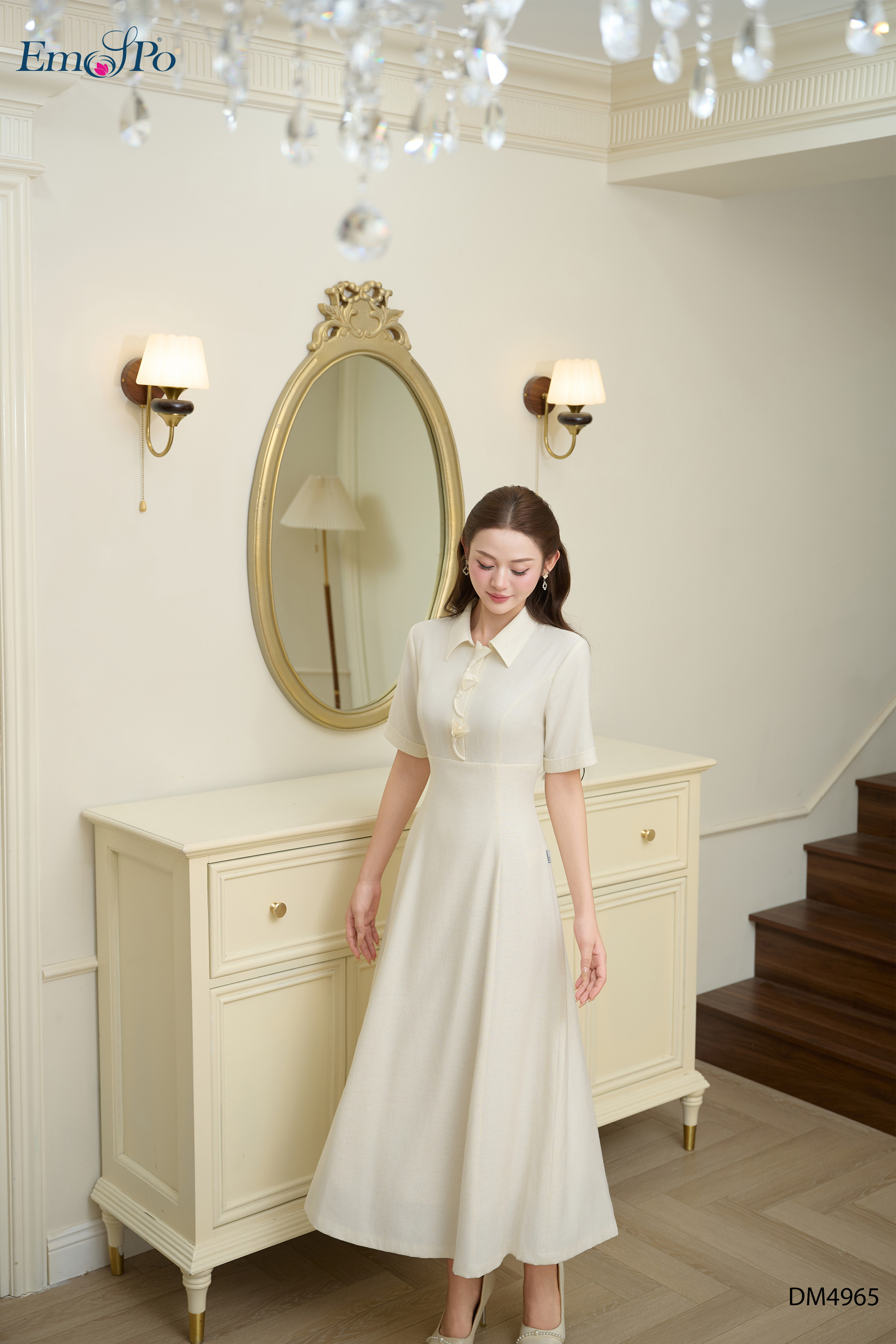 Đầm xòe cổ bẻ, đính hàng hoa, chiết eo cao, kéo khóa sau