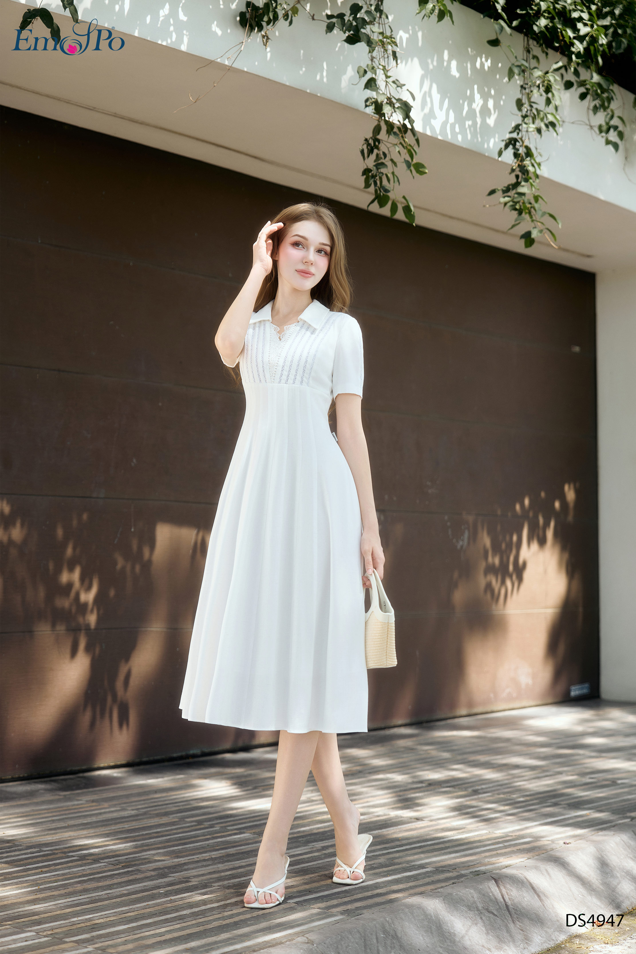 Đầm xòe cổ bẻ tim phối ren, chiết eo cao