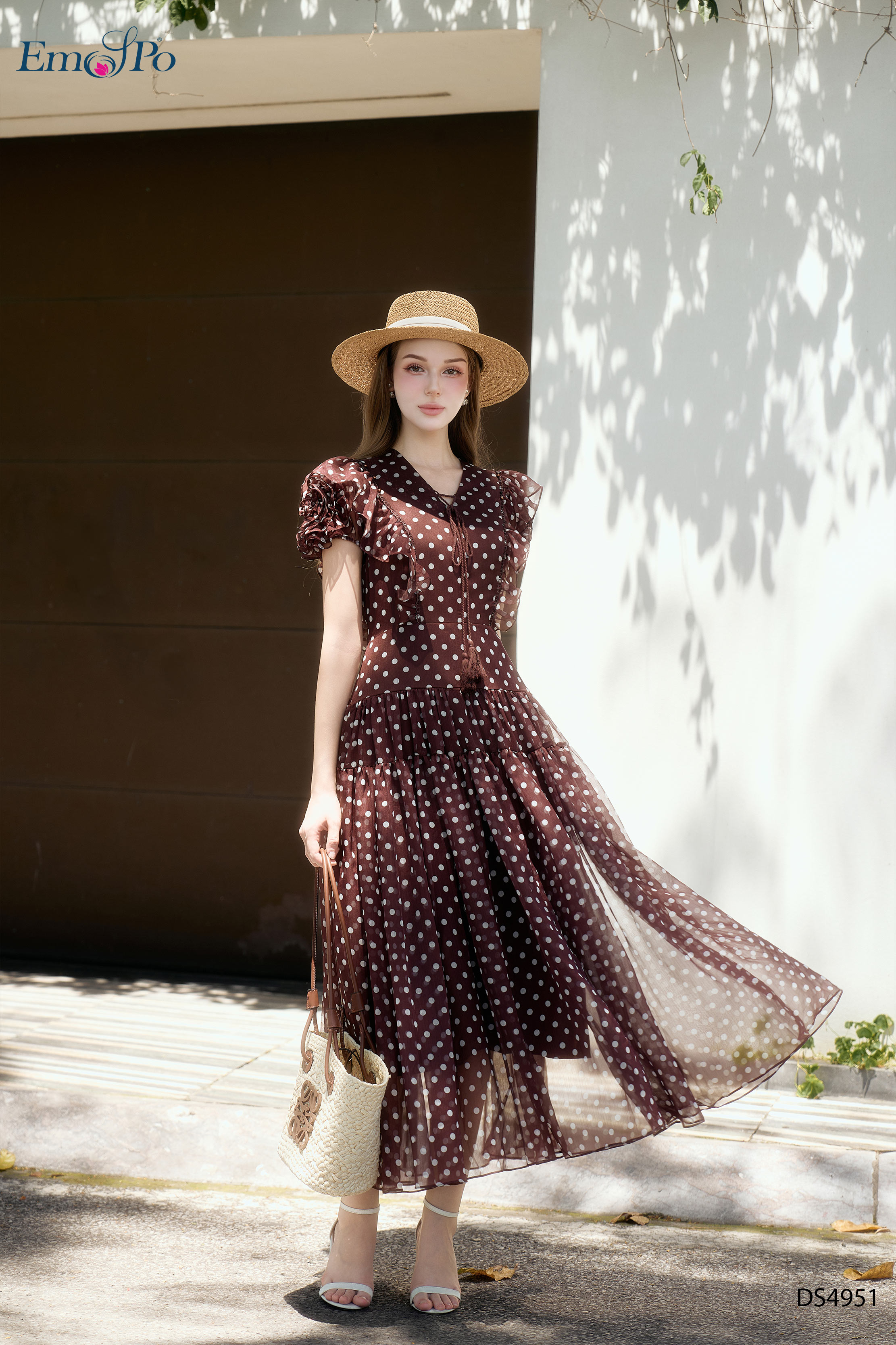 Đầm xòe cổ tim, bèo tay chun hoa, họa tiết chấm bi