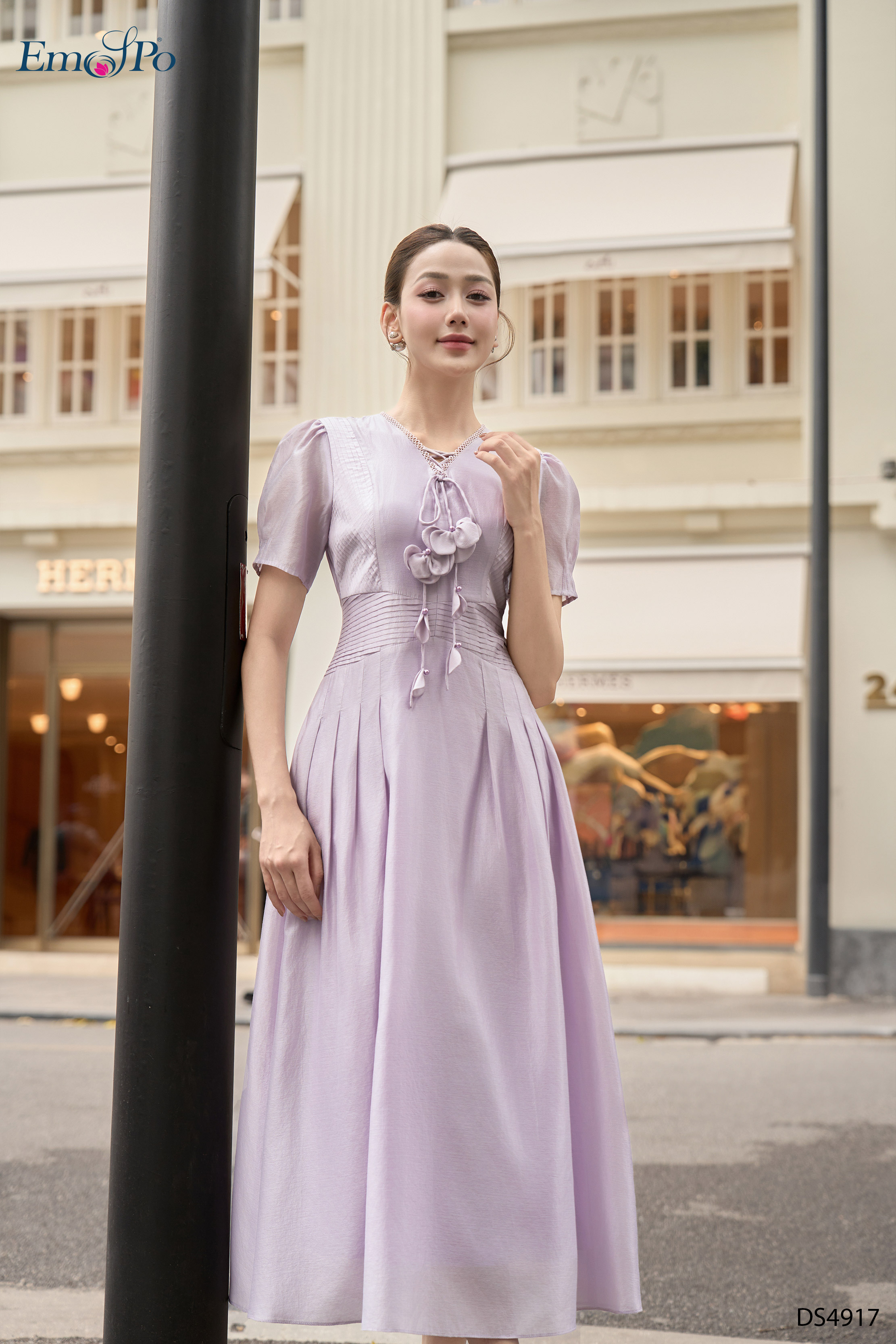Đầm xòe, cổ tim kẹp ren đan dây hoa, chiết eo bấu ly
