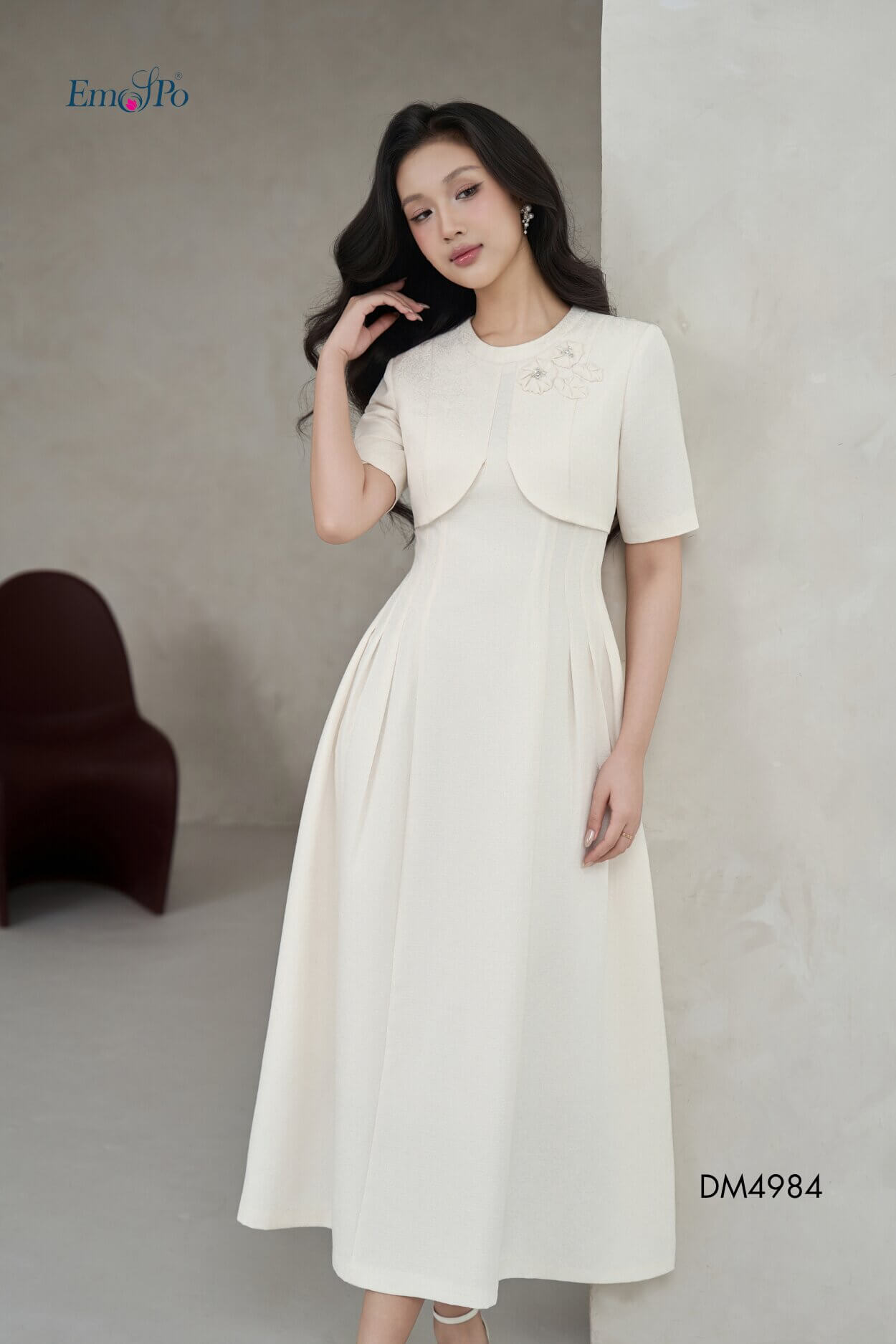 Đầm xòe cổ tròn, chiết ly 2 bên eo, giả choàng đính hoa ngực trái