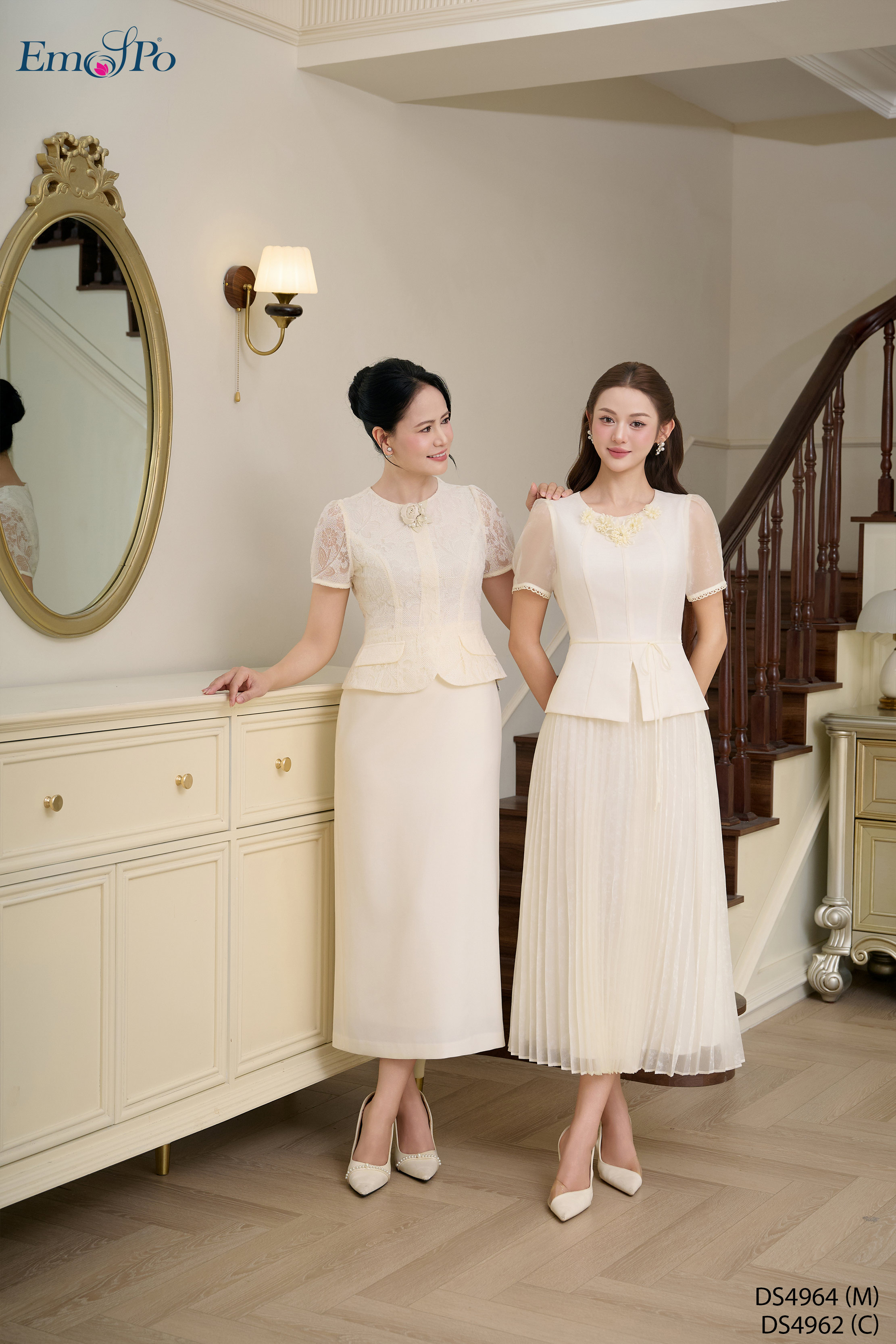 Đầm xòe cổ tròn đính hoa dáng peplum, chân váy dập ly, dây đai rời