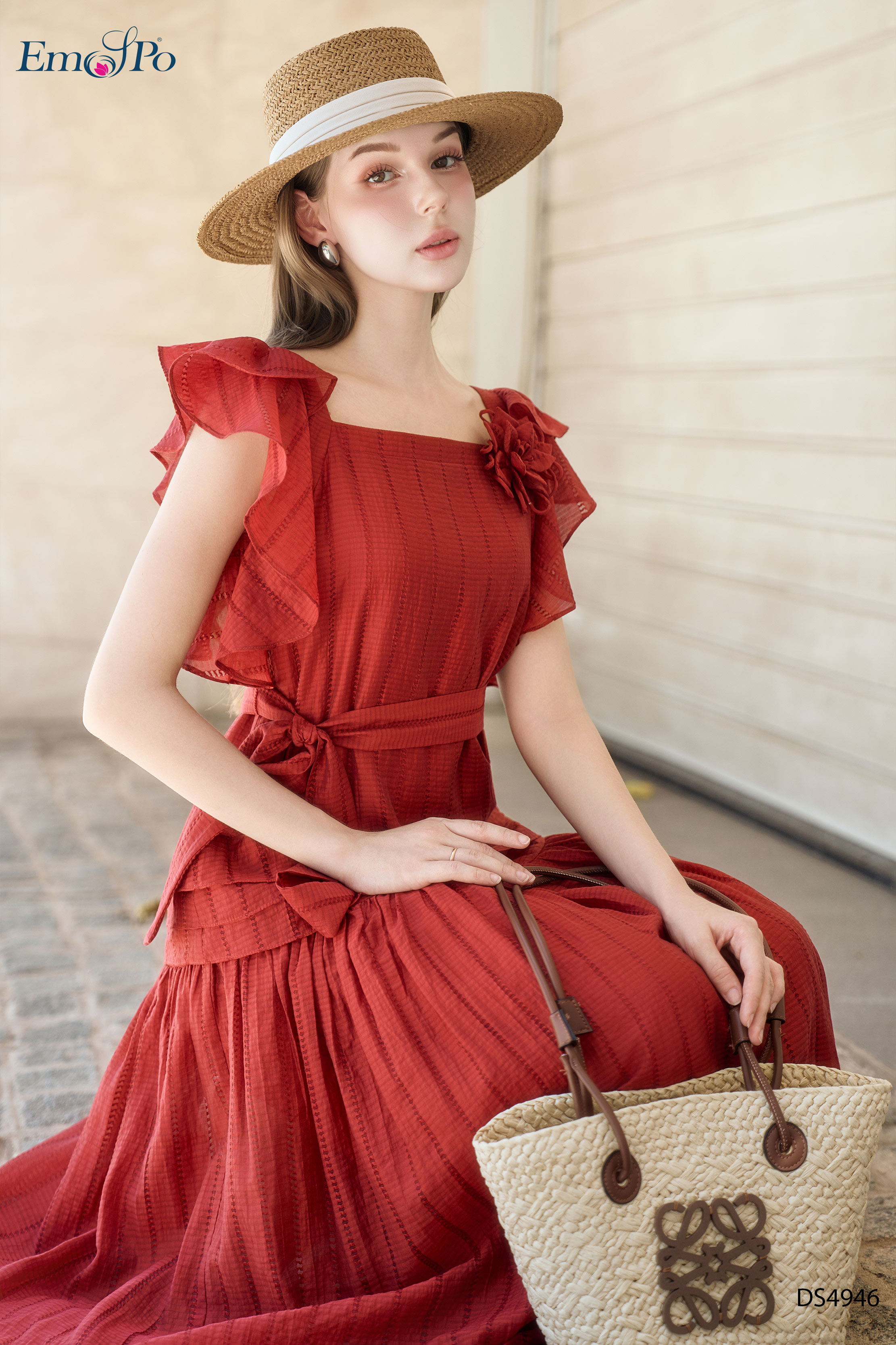 Đầm xòe, cổ vuông tay bèo, đai và hoa cài rời