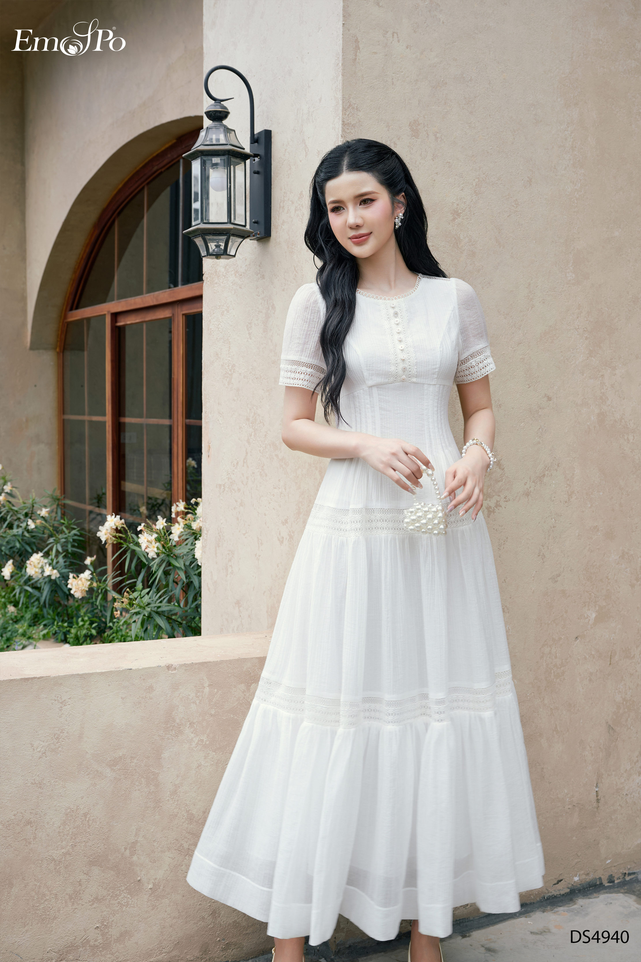 Đầm xòe dập ly tăm, phối kẹp ren, đính hàng cúc