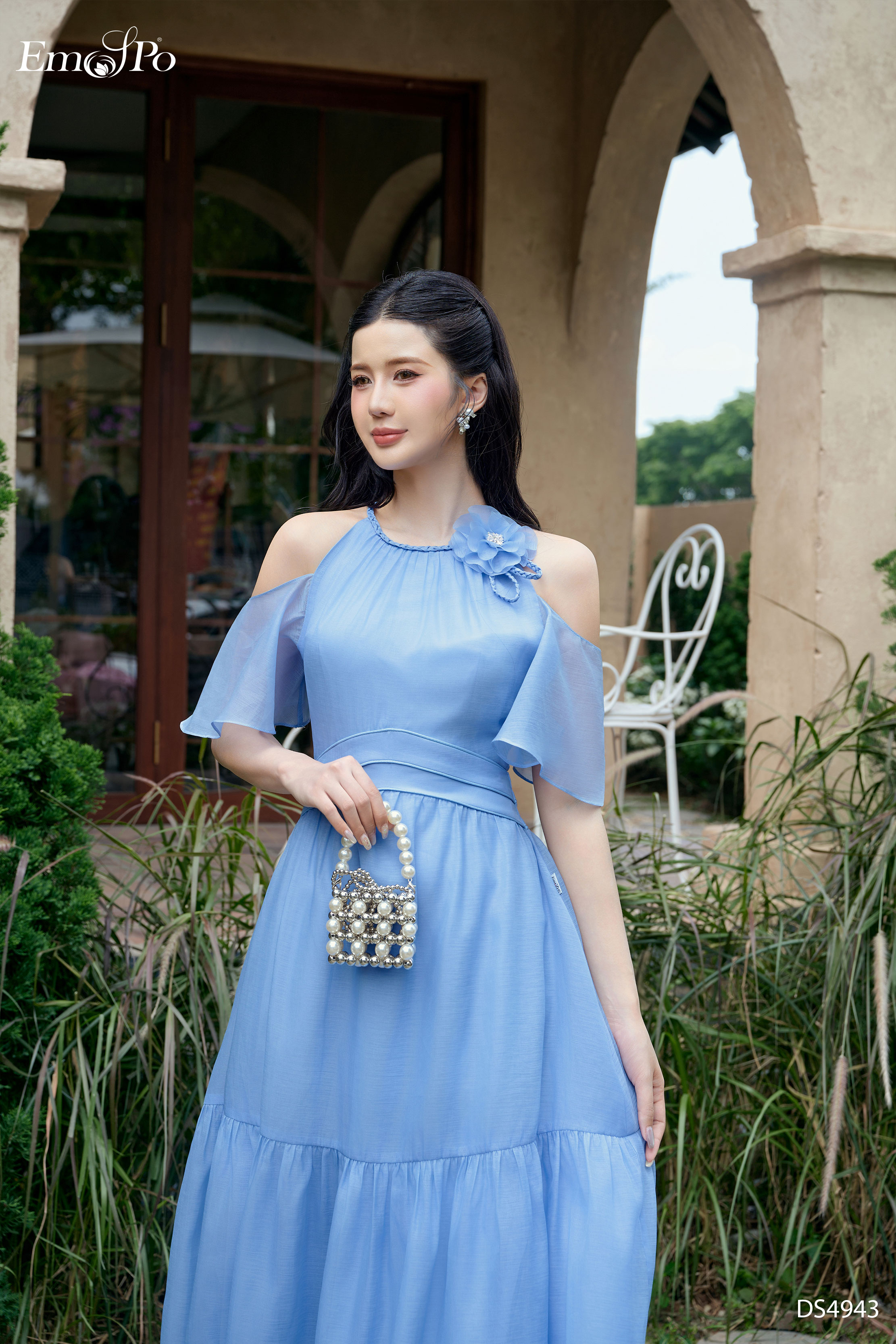 Đầm xòe, dây tết cổ tròn đính hoa, trễ vai