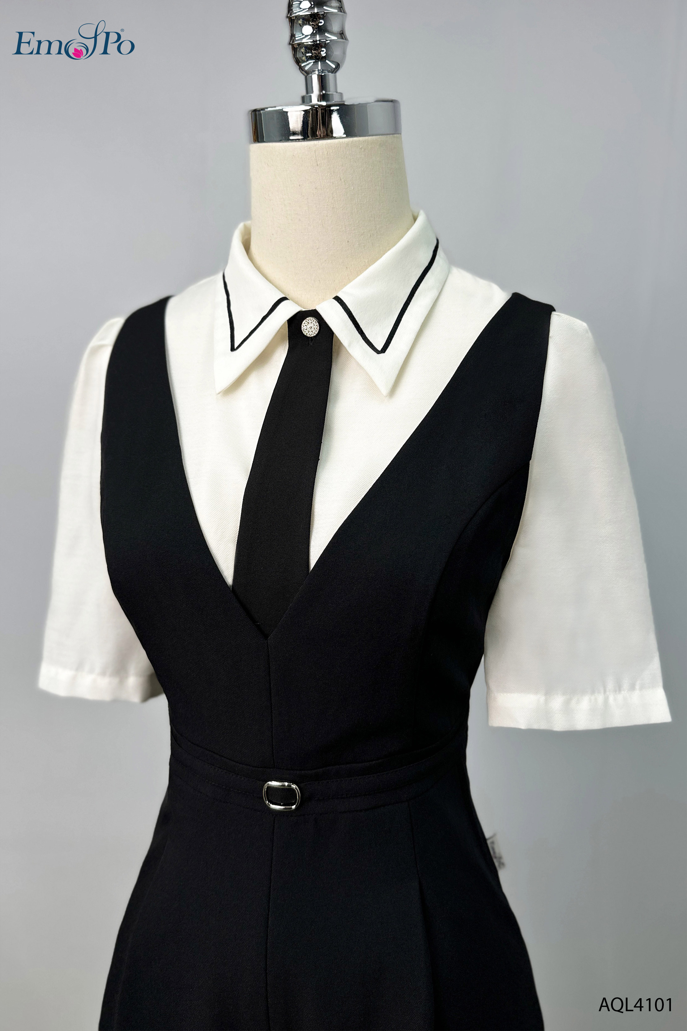Jumpsuit gile phối sơ mi, cài khuy đá, cà vạt cài rời