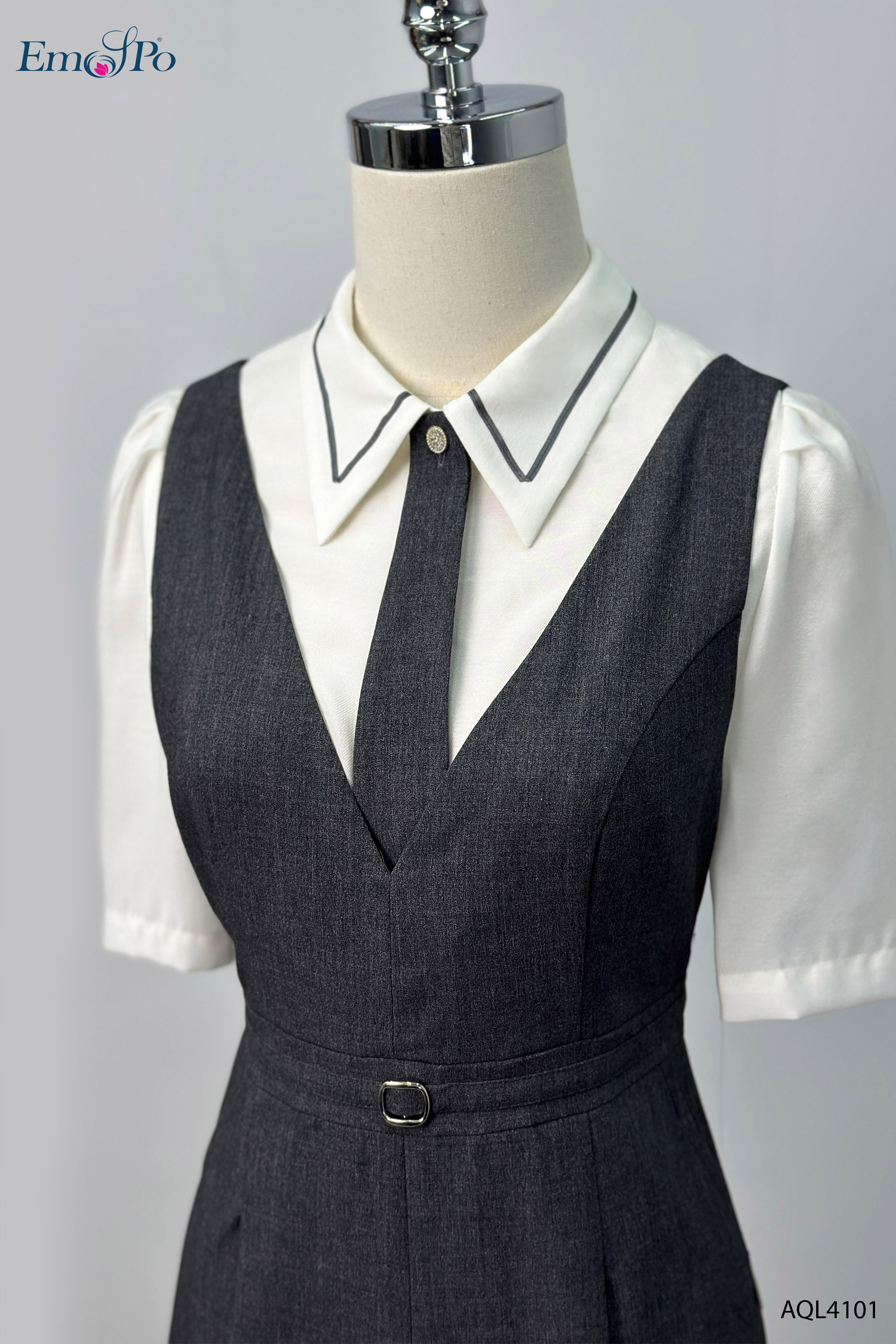 Jumpsuit gile phối sơ mi, cài khuy đá, cà vạt cài rời
