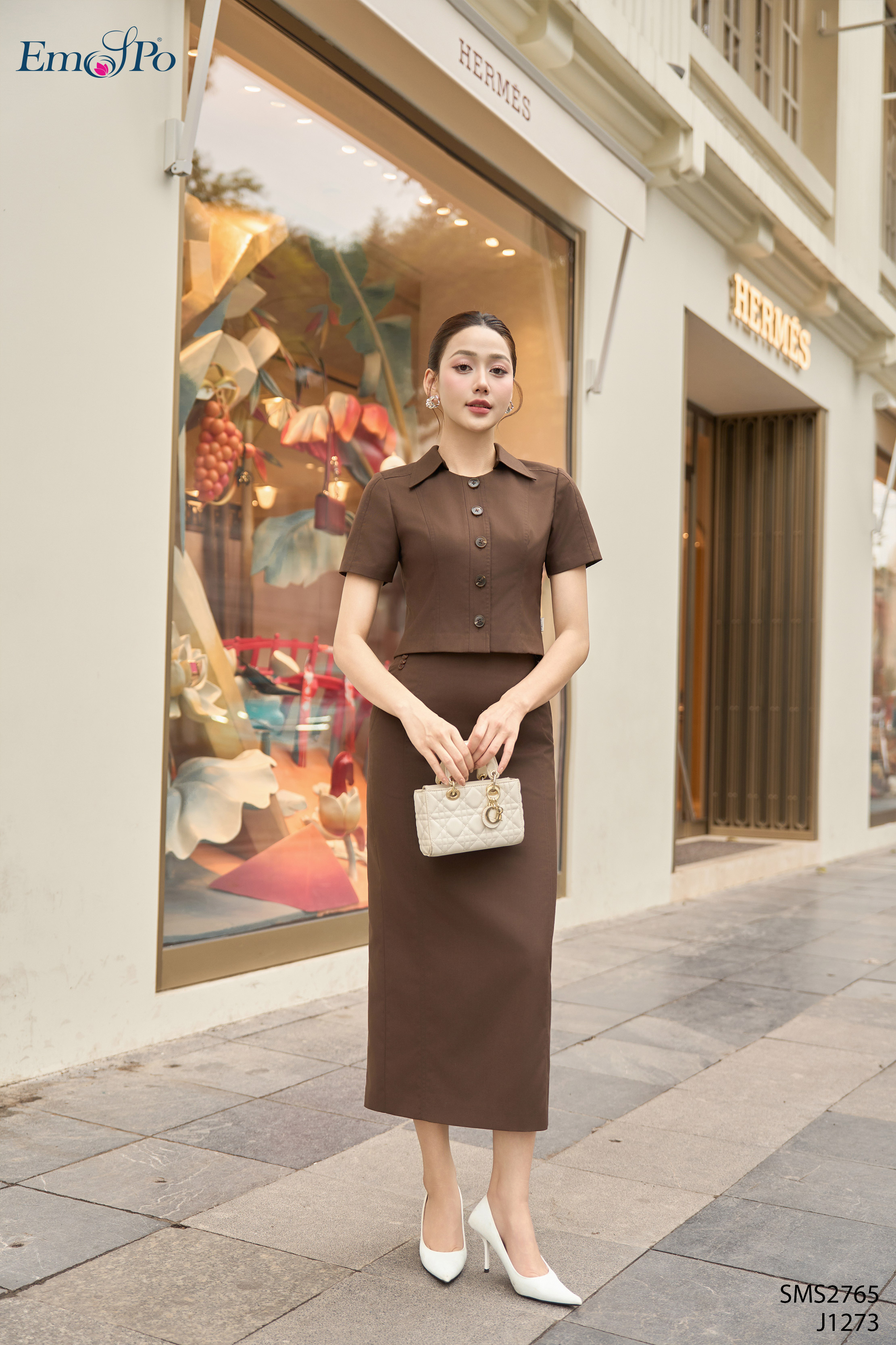 Juyp ôm, xẻ sau, túi chéo 2 bên đính hàng cúc, đi bộ SMS2765
