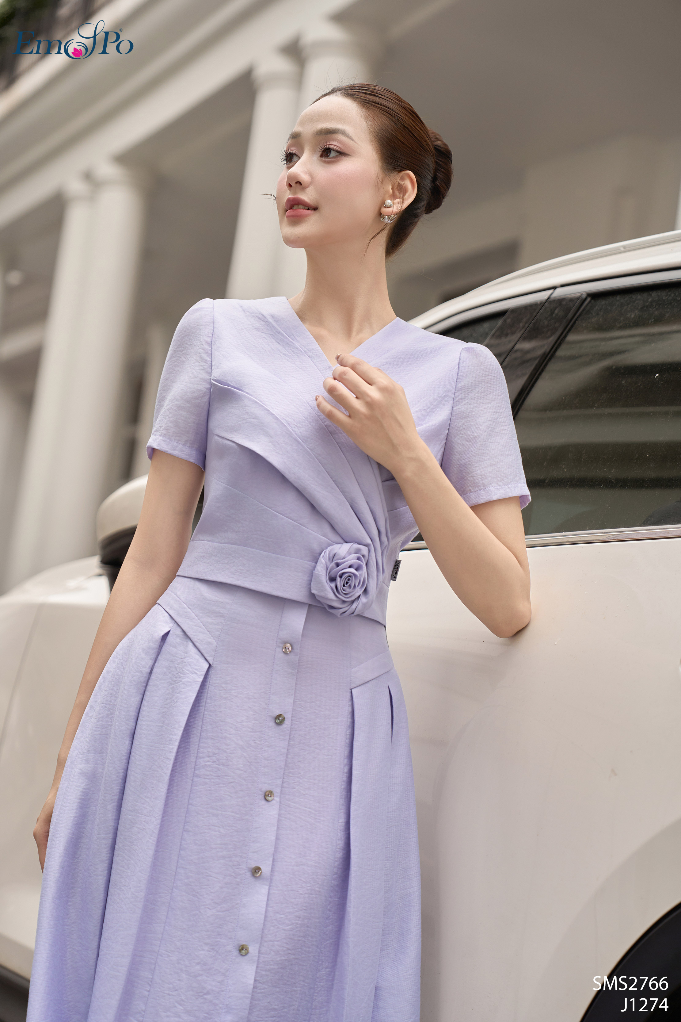 Juyp xòe, xếp ly 2 bên hông, đính hàng khuy, đi bộ SMS2766