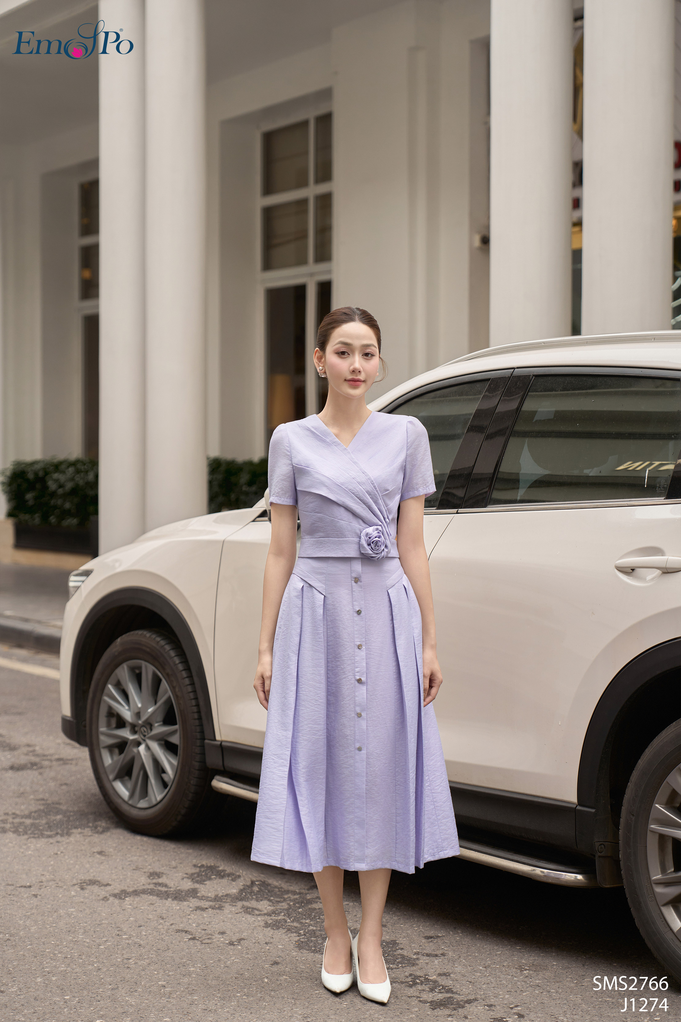 Juyp xòe, xếp ly 2 bên hông, đính hàng khuy, đi bộ SMS2766