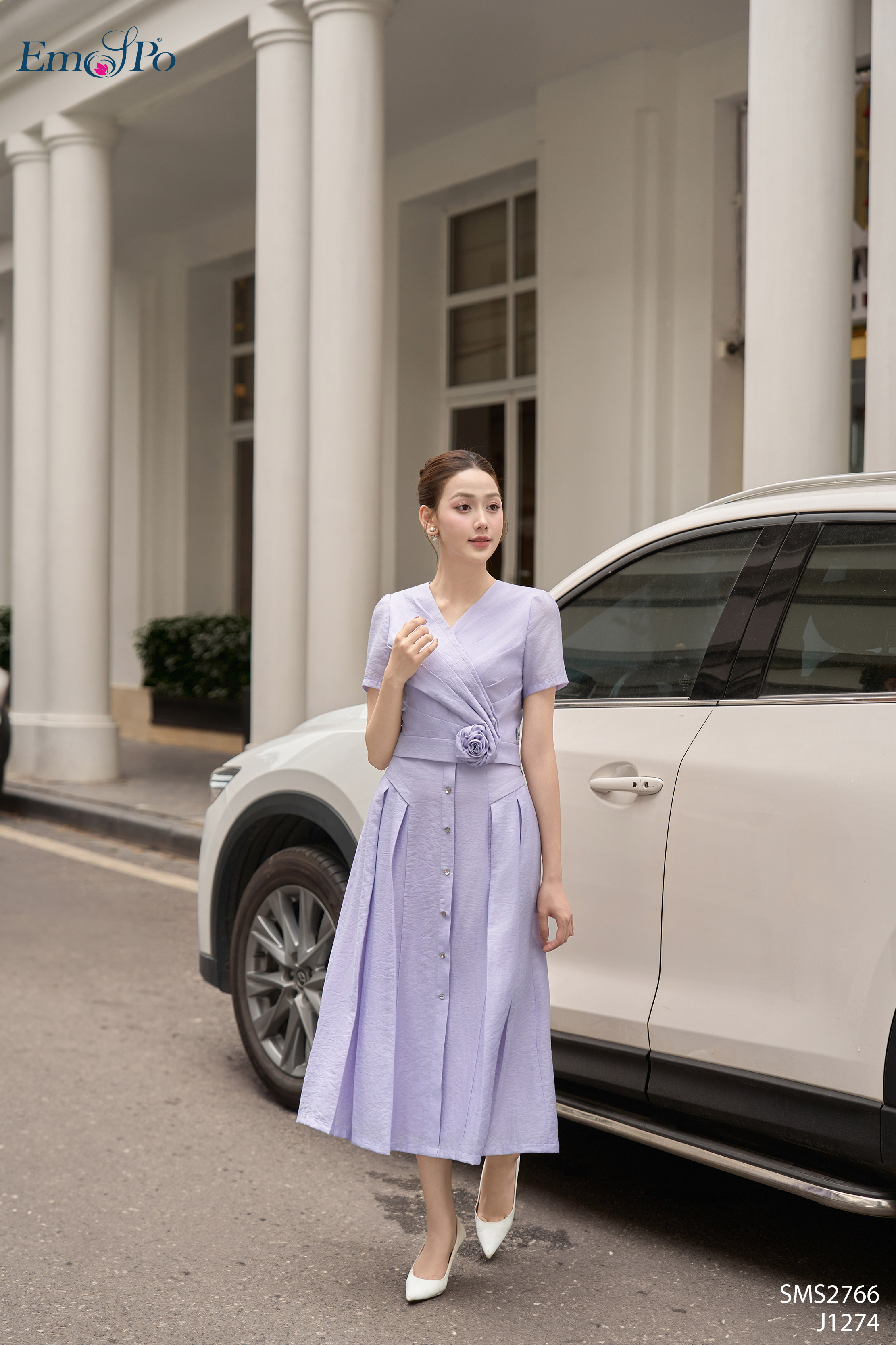 Juyp xòe, xếp ly 2 bên hông, đính hàng khuy, đi bộ SMS2766