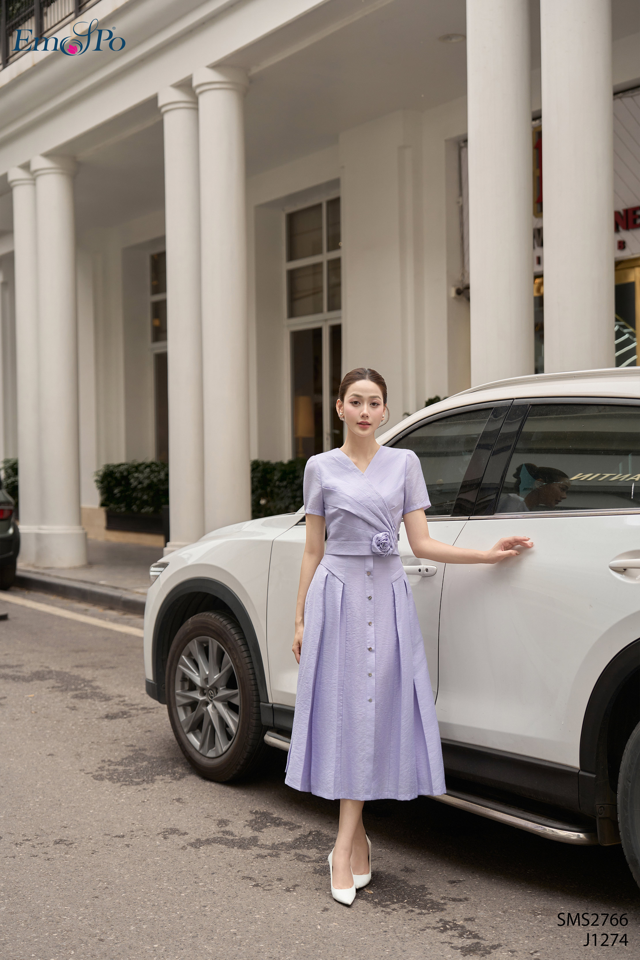 Juyp xòe, xếp ly 2 bên hông, đính hàng khuy, đi bộ SMS2766