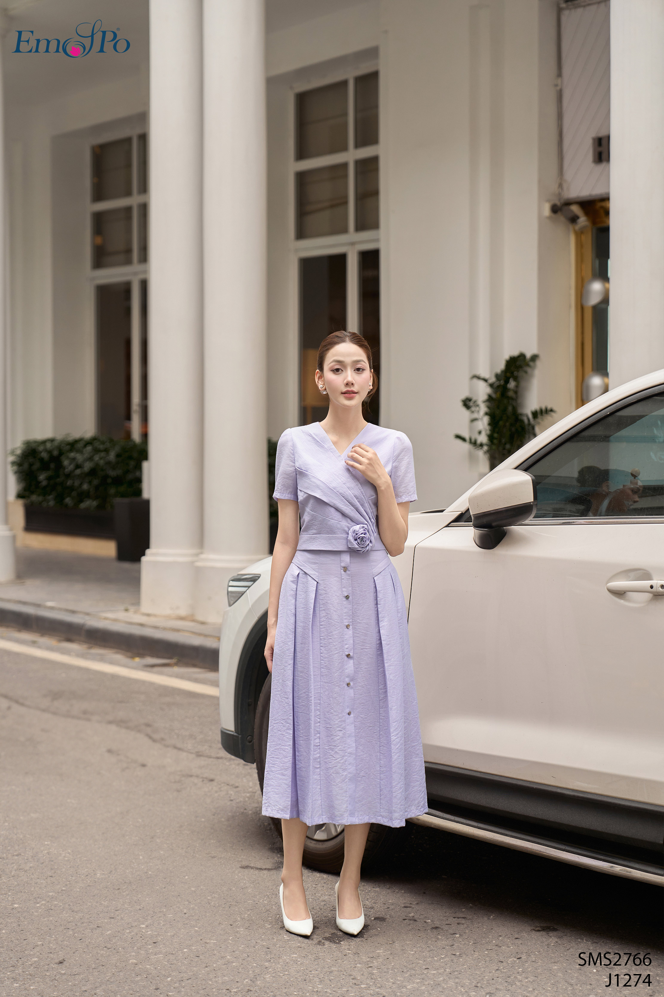 Juyp xòe, xếp ly 2 bên hông, đính hàng khuy, đi bộ SMS2766