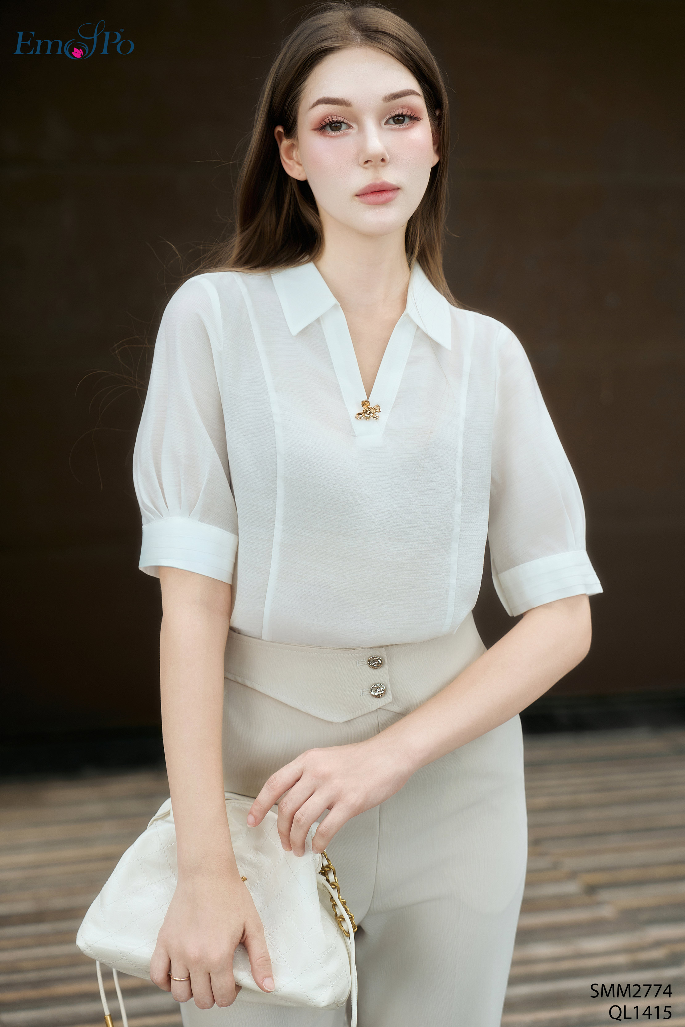 Quần ống loe, cạp bong đính cúc, túi chéo 2 bên