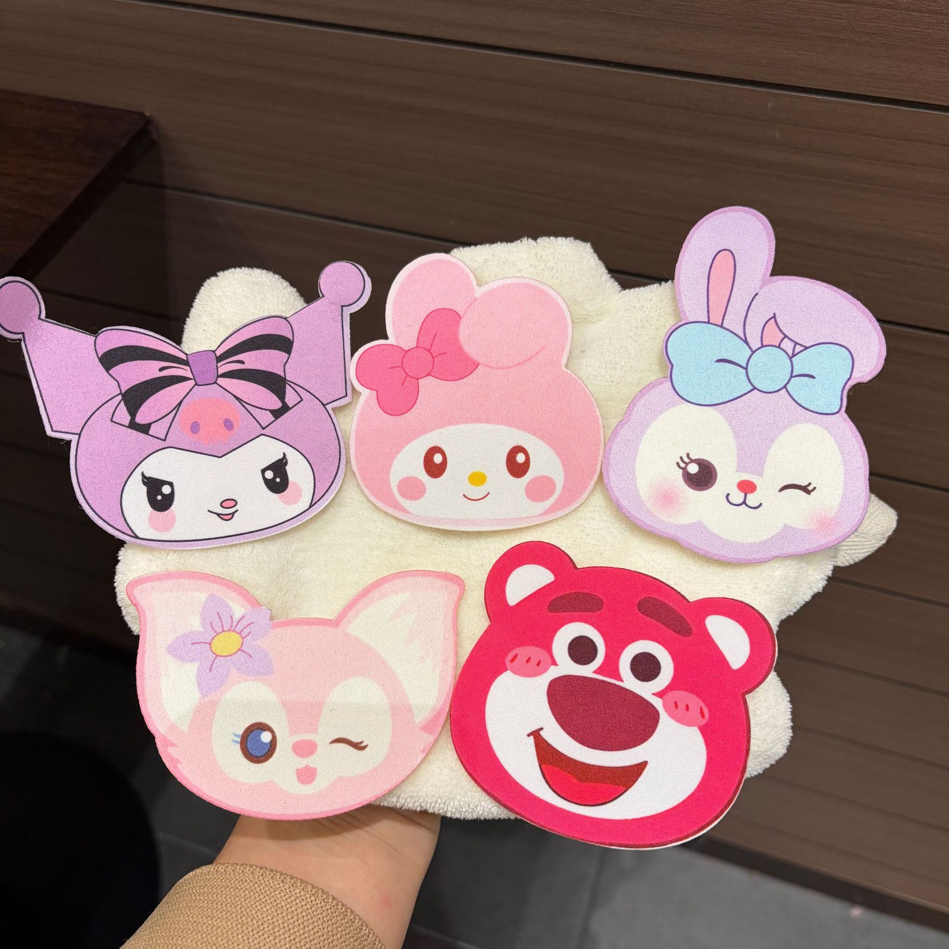1 miếng dán mái sanrio lớn 5081