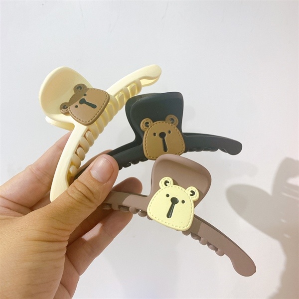Gắp nhựa dọc cong charm gấu 1 mặt 288