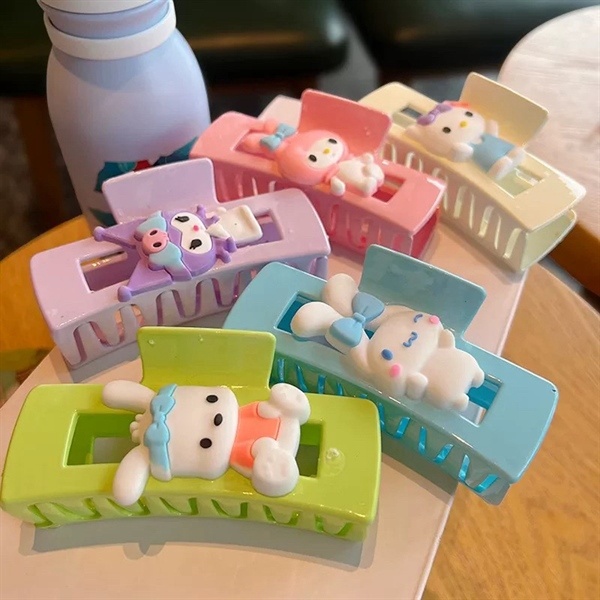 Gắp nhựa dọc rỗng sanrio 294