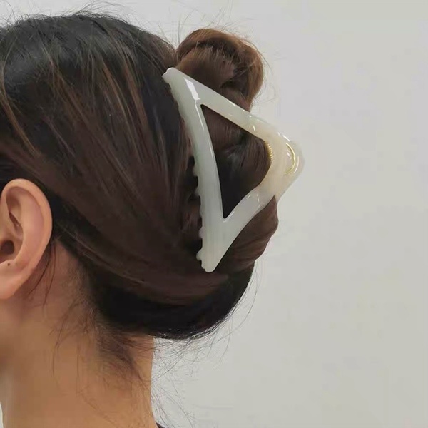 Gắp nhựa tam giác loại tốt 2032