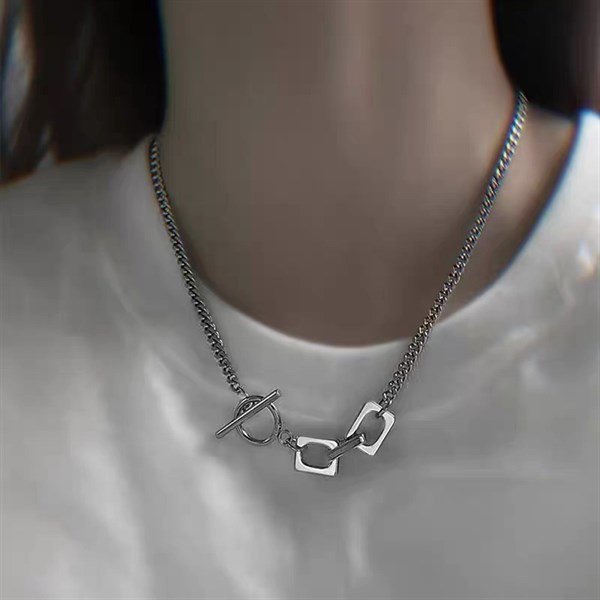 Vòng cổ titan khoen lồng xích vuông 513