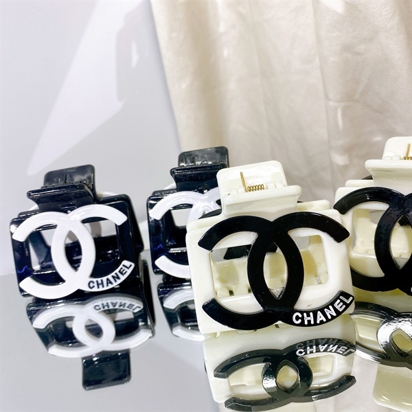 Gắp tóc vuông x chanel 1385