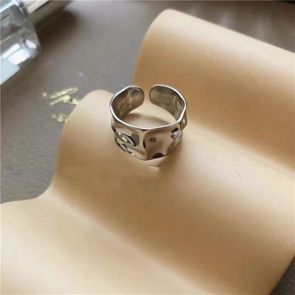 Nhẫn hợp kim xi mạ kiểu móp 61